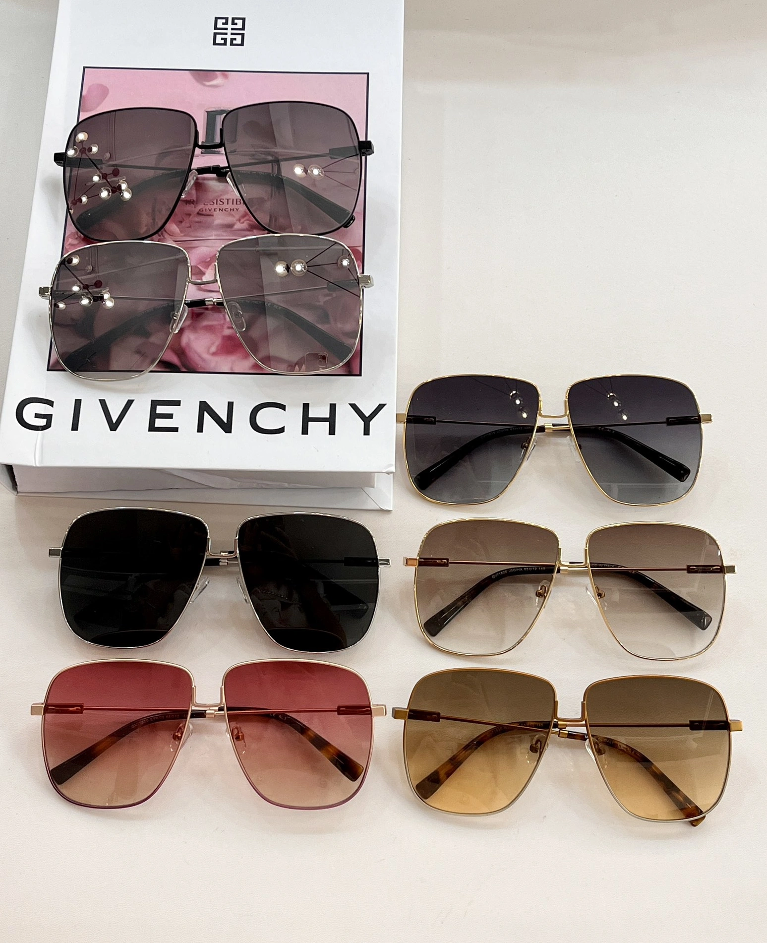 Givenchy AAA Quality Sunglasses ModernLook 7682