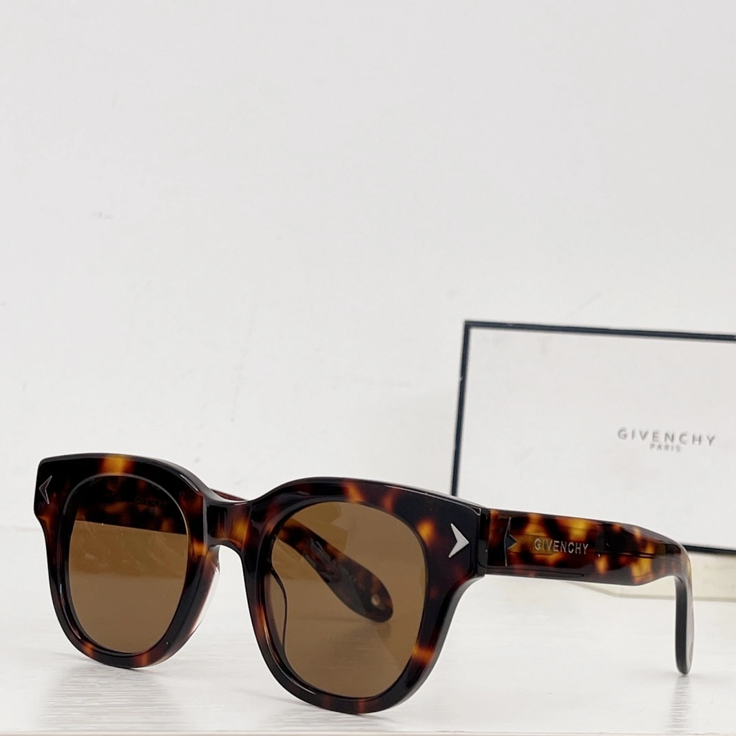 Givenchy AAA Quality Sunglasses ModernLook 7903