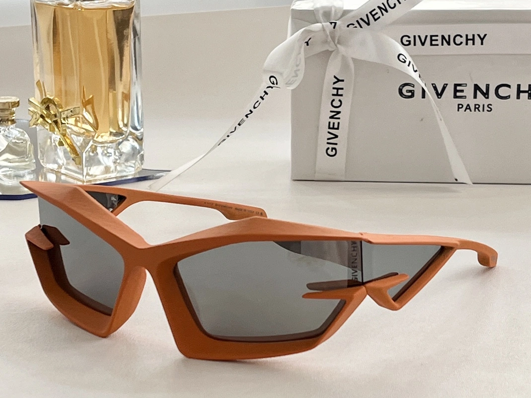 Givenchy AAA Quality Sunglasses Resilient 9348