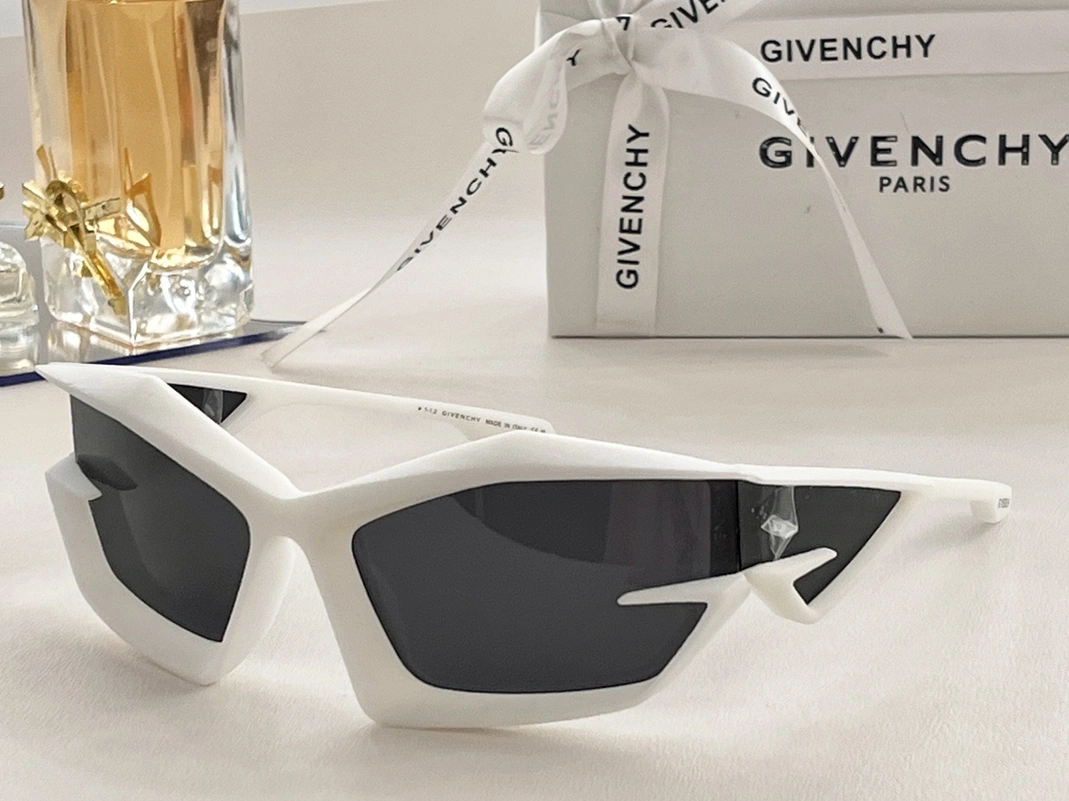 Givenchy AAA Quality Sunglasses Stylish 2622