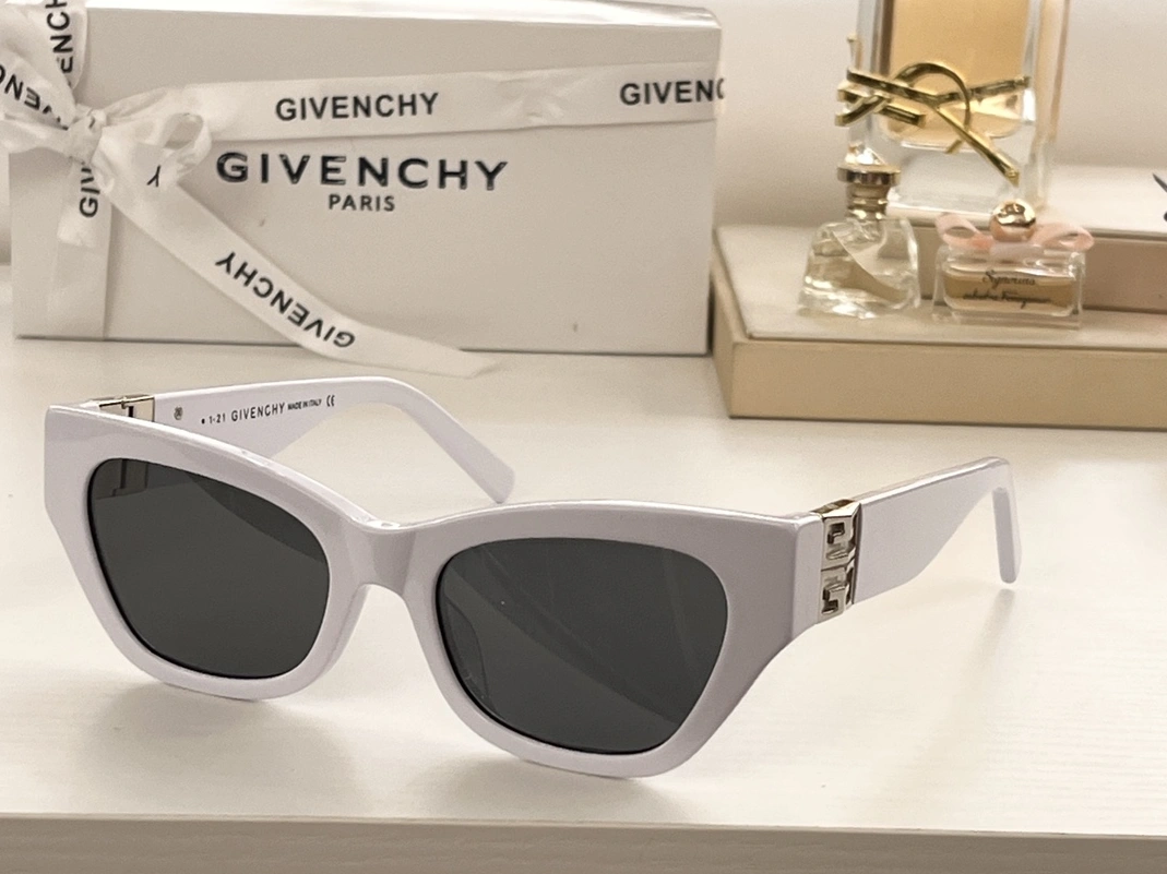Givenchy AAA Quality Sunglasses WellDesigned 6520