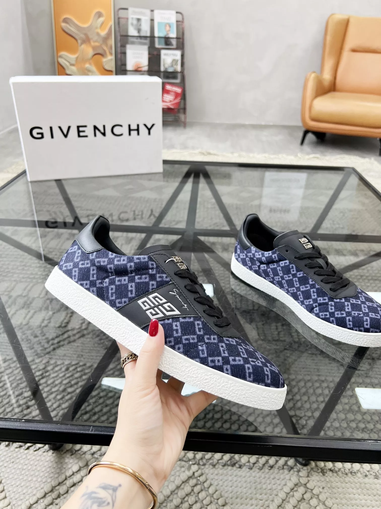 Givenchy Casual Shoes For Men Bold 6744