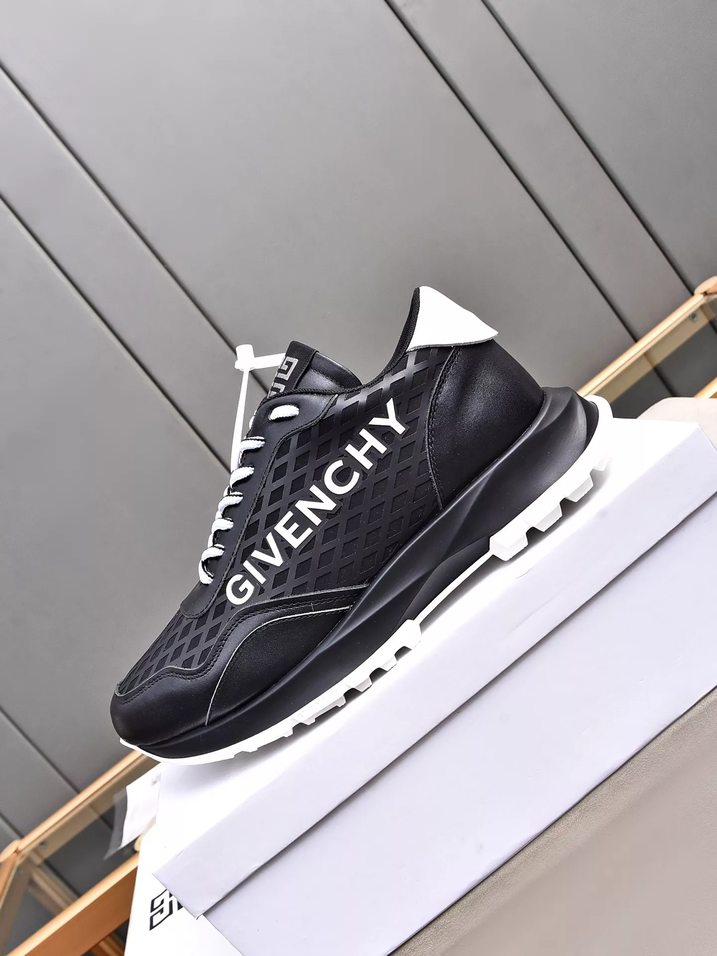 Givenchy Casual Shoes For Men Durable 7309