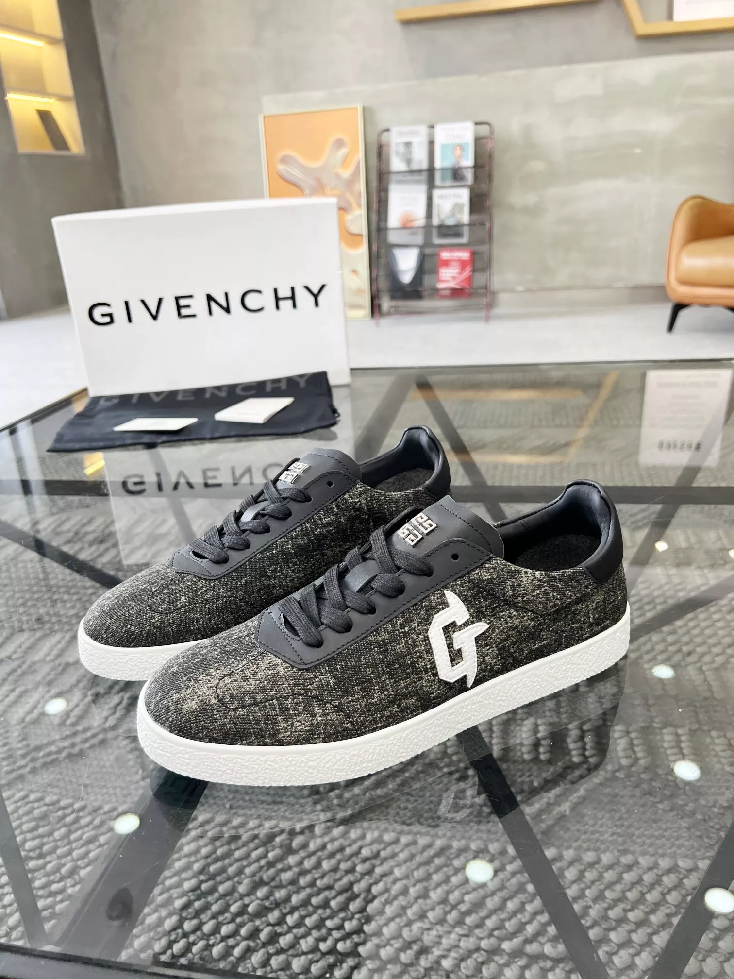 Givenchy Casual Shoes For Men EasyMatch 300