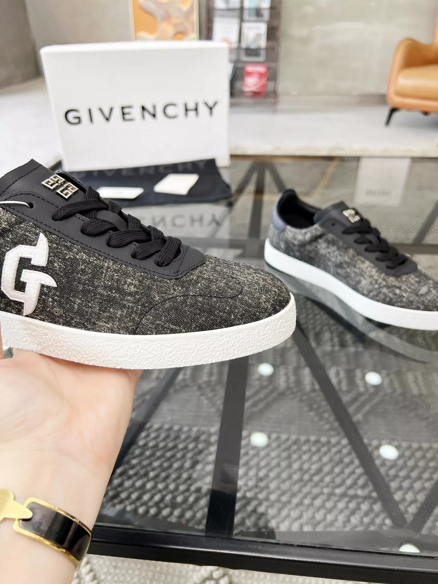 Givenchy Casual Shoes For Men EasyMatch 300