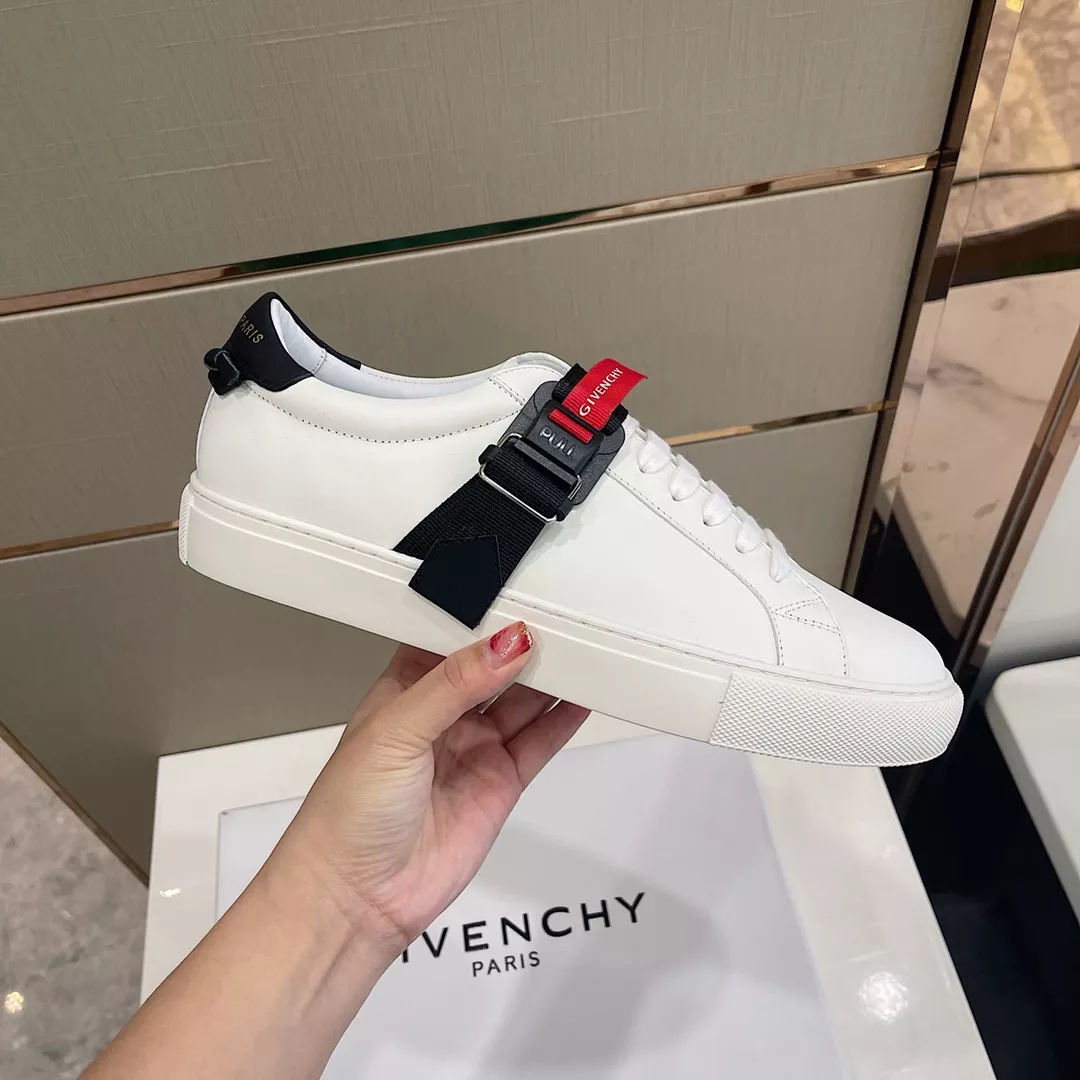 Givenchy Casual Shoes For Men Elegant 1451