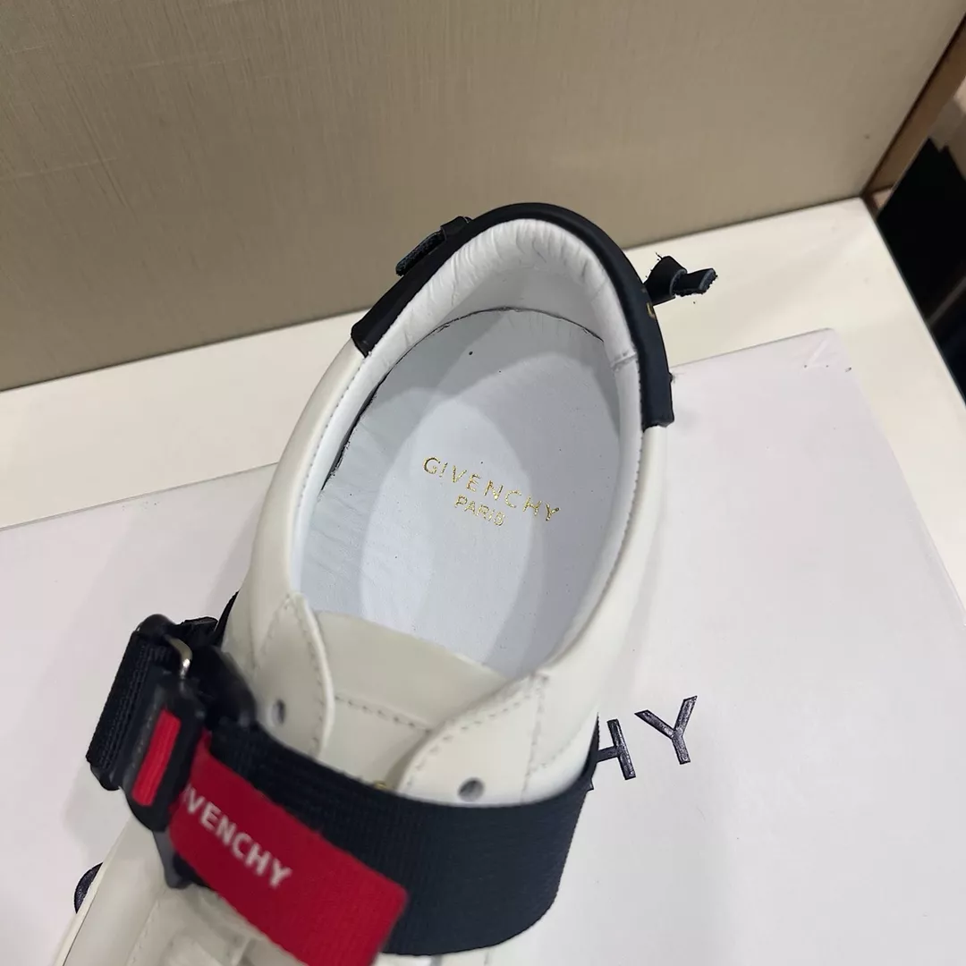 Givenchy Casual Shoes For Men Elegant 1451