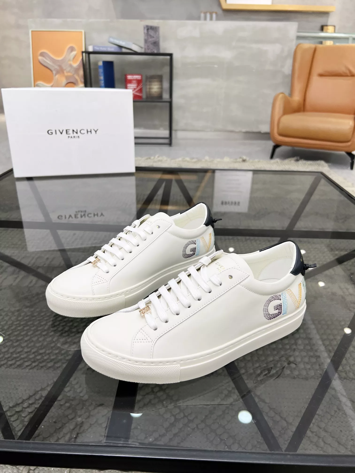 Givenchy Casual Shoes For Men Elegant 9136