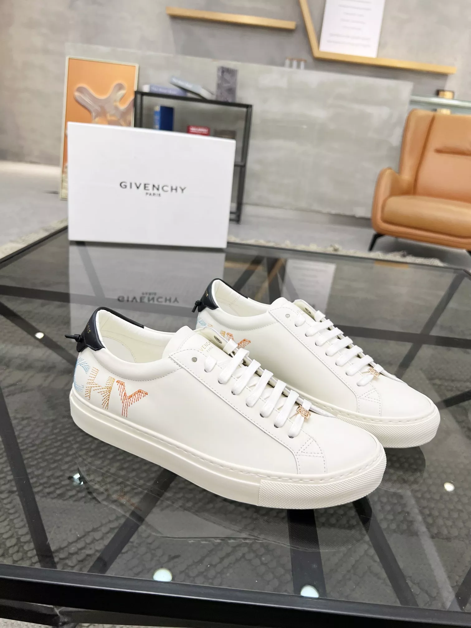 Givenchy Casual Shoes For Men Elegant 9136