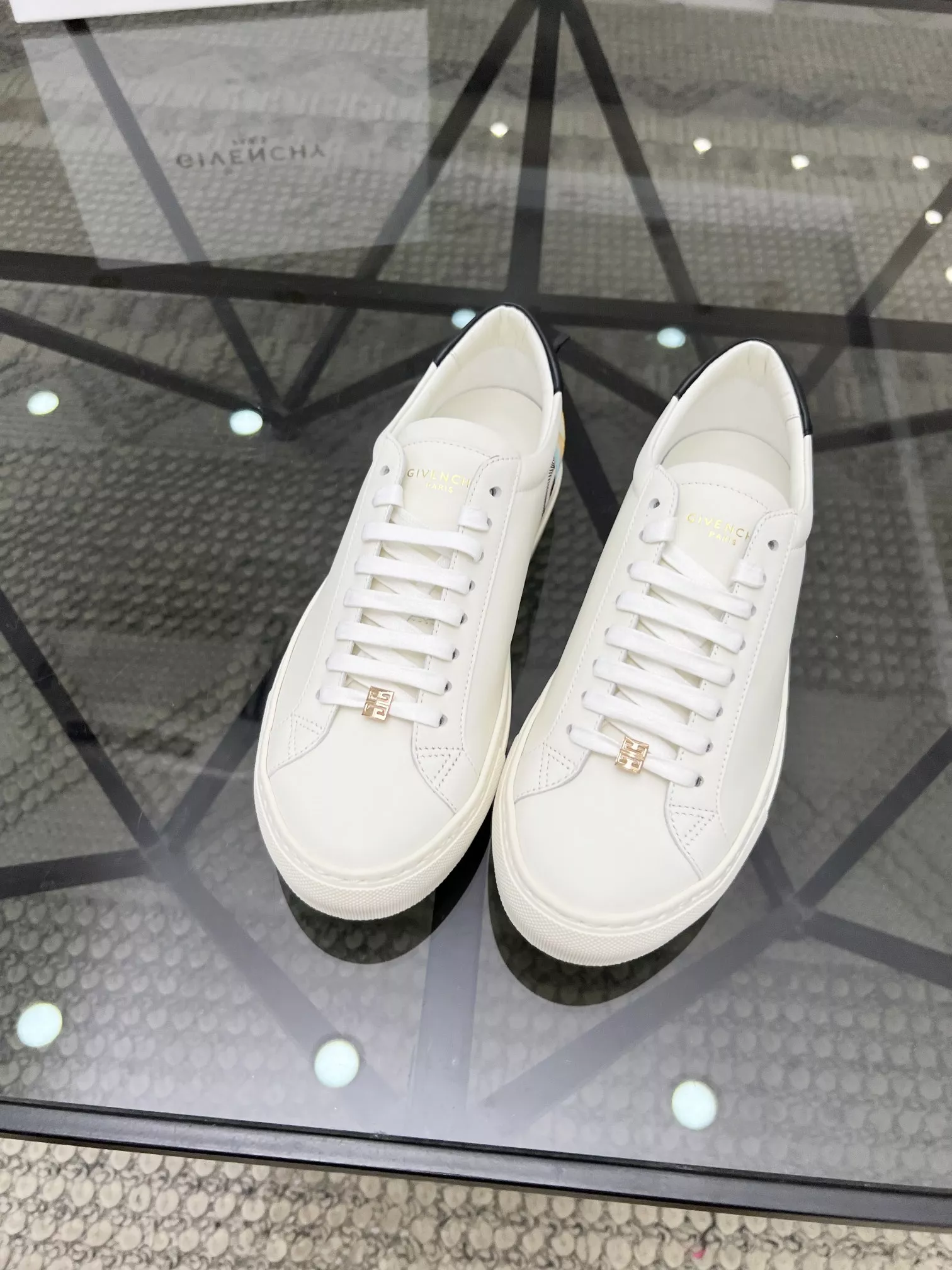 Givenchy Casual Shoes For Men Elegant 9136