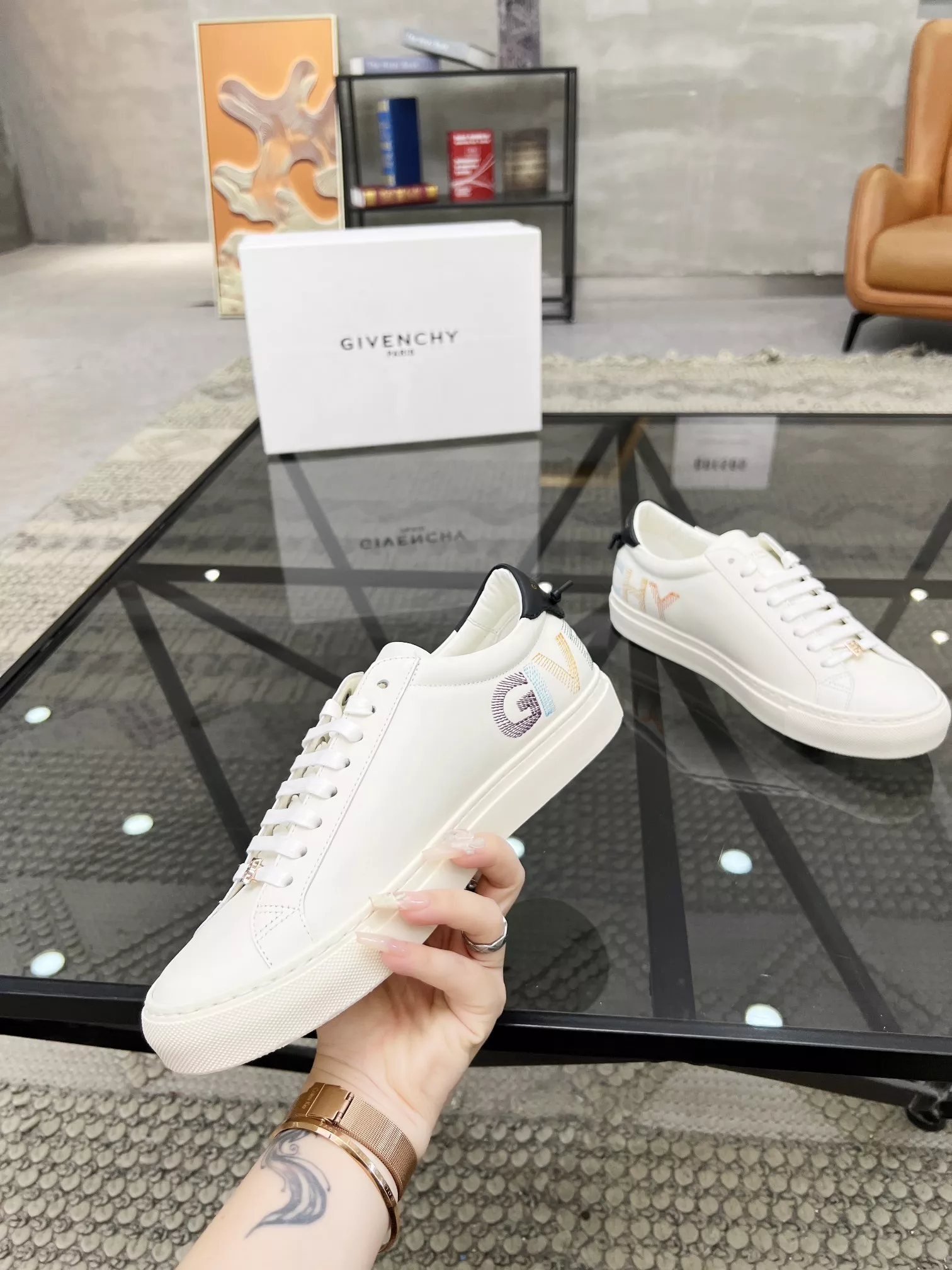Givenchy Casual Shoes For Men Elegant 9136