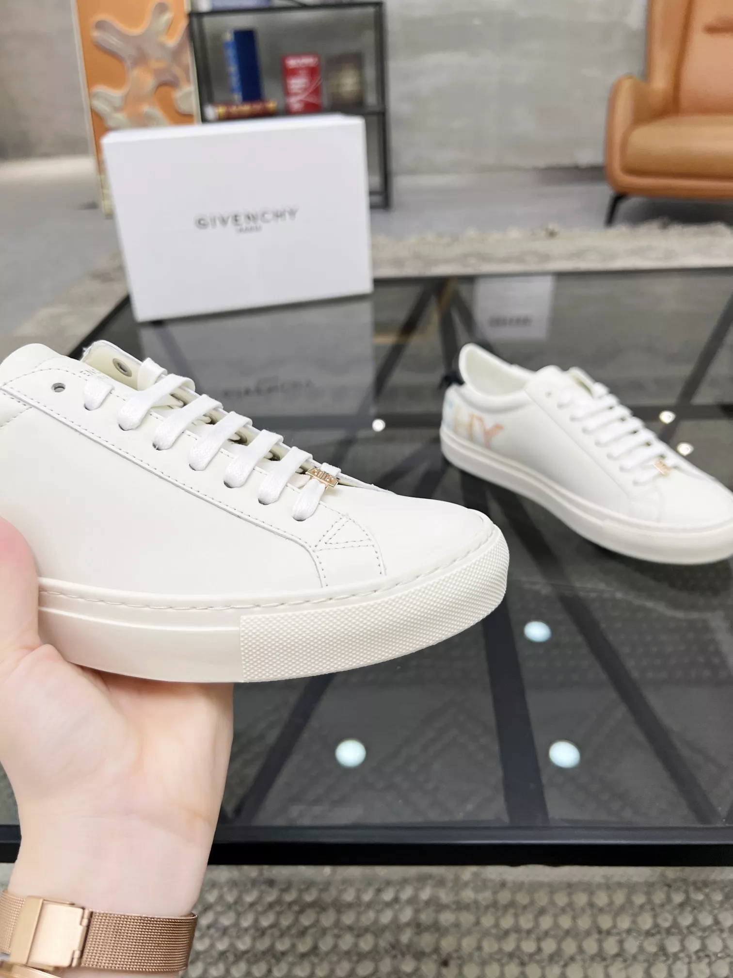 Givenchy Casual Shoes For Men Elegant 9136