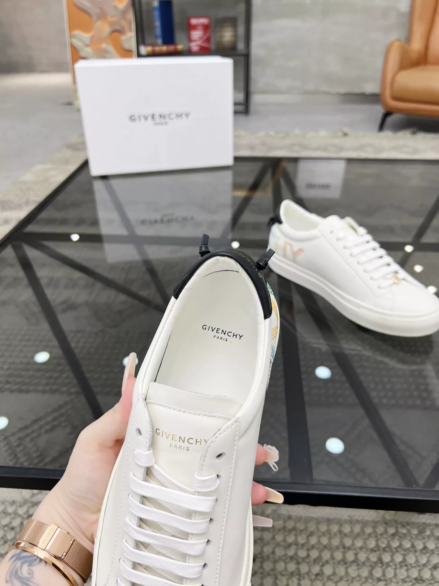 Givenchy Casual Shoes For Men Elegant 9136