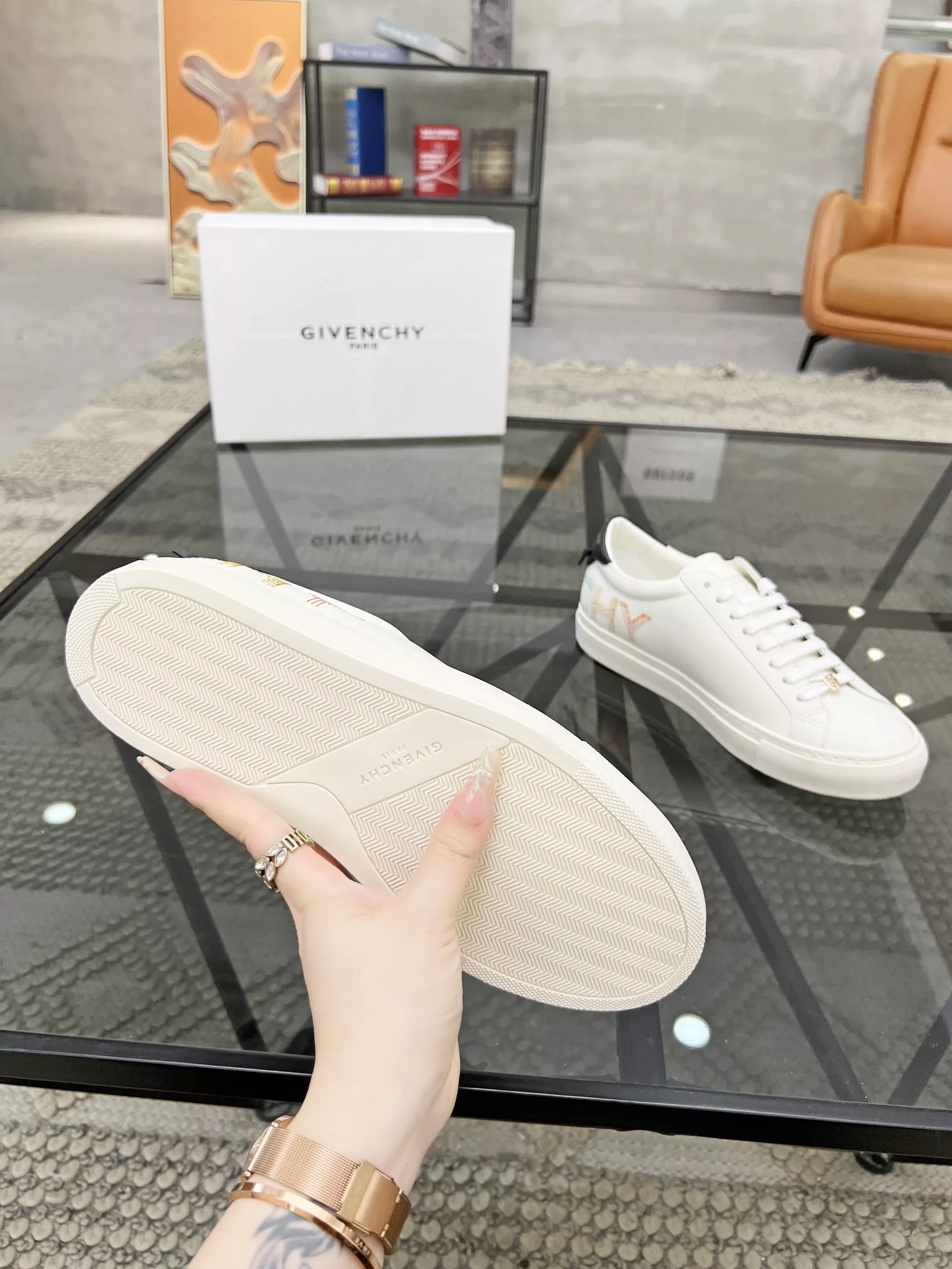 Givenchy Casual Shoes For Men Elegant 9136