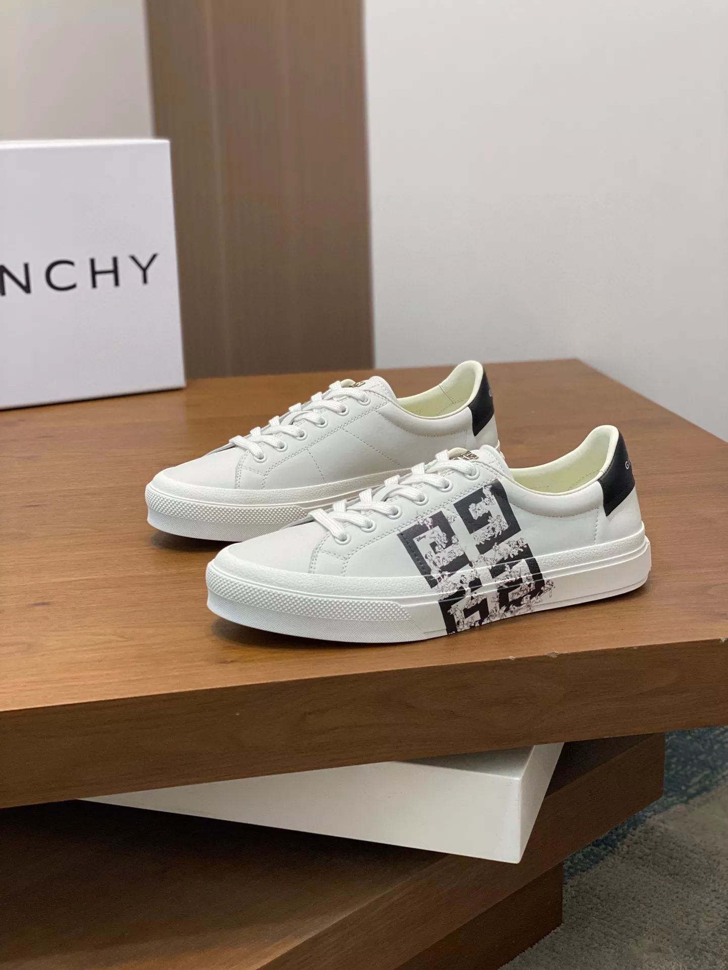 Givenchy Casual Shoes For Men EyeCatching 7278