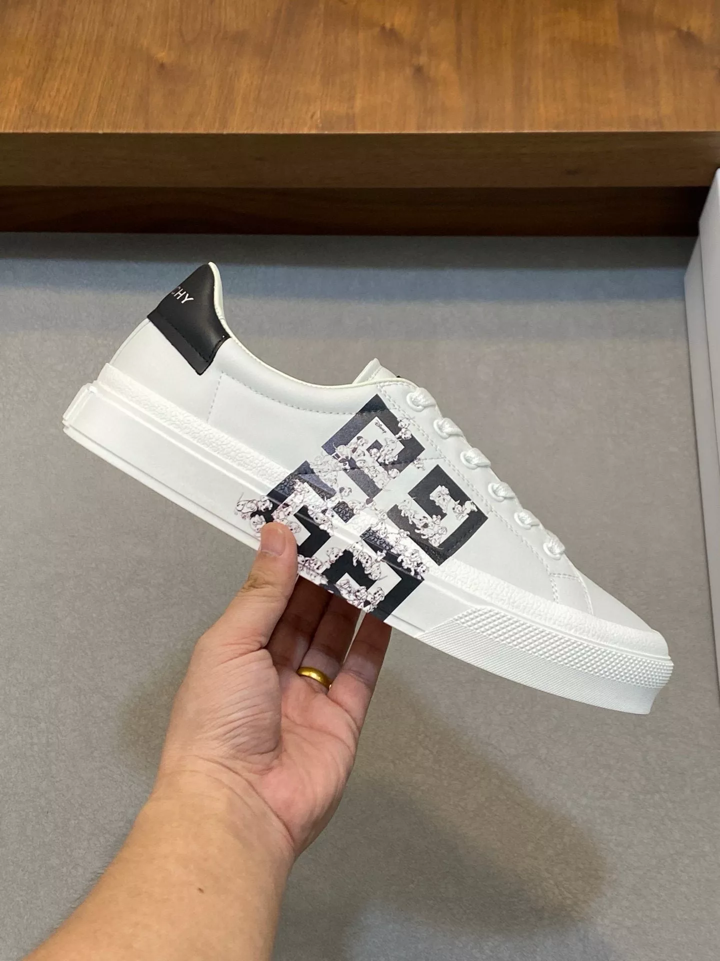 Givenchy Casual Shoes For Men EyeCatching 7278