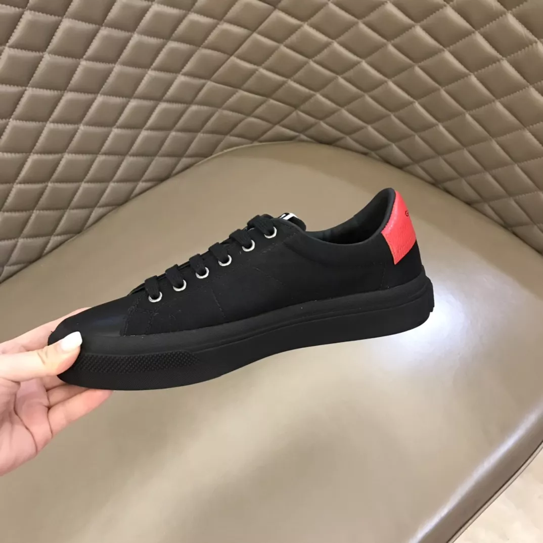 Givenchy Casual Shoes For Men Functional 1334