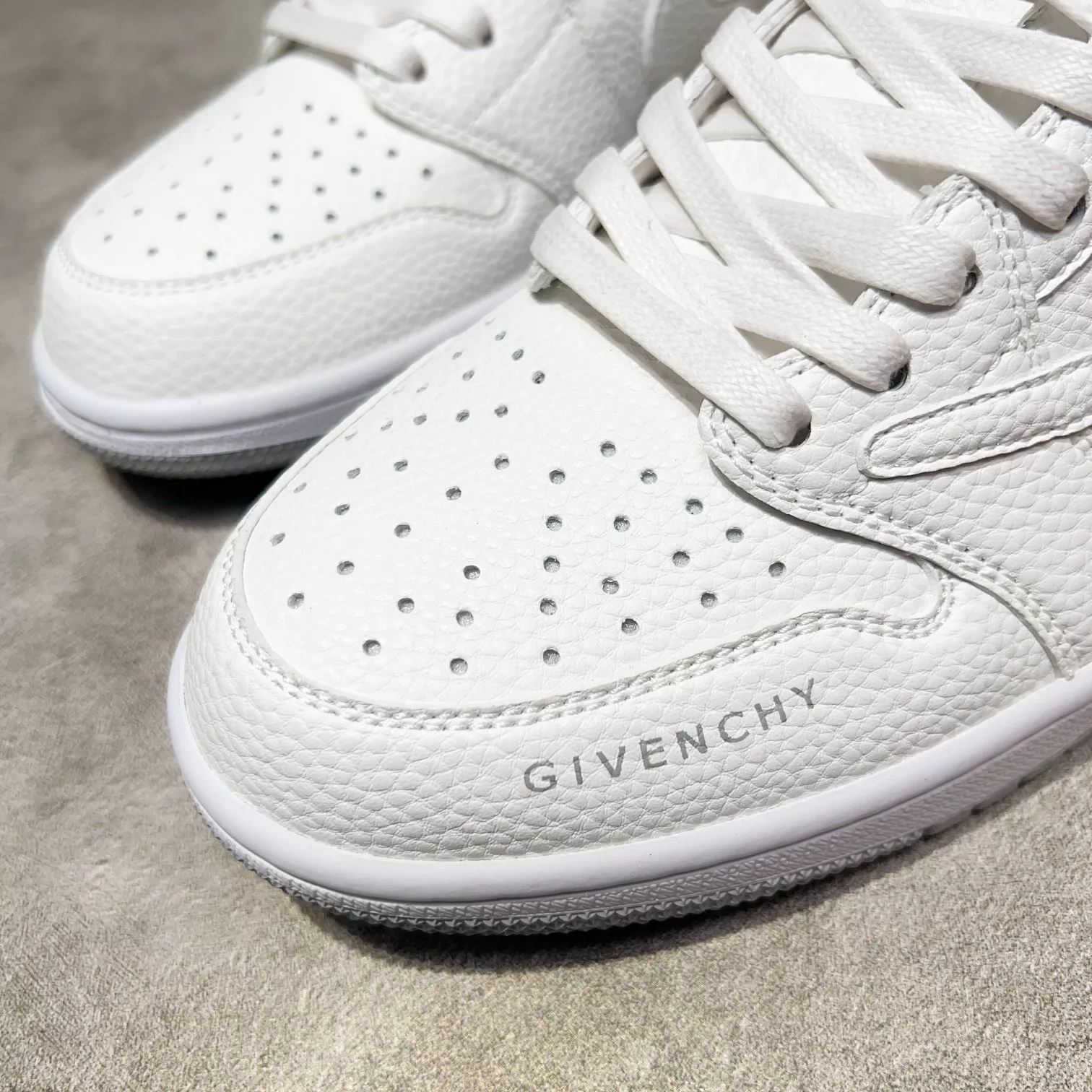 Givenchy Casual Shoes For Men Resilient 6702