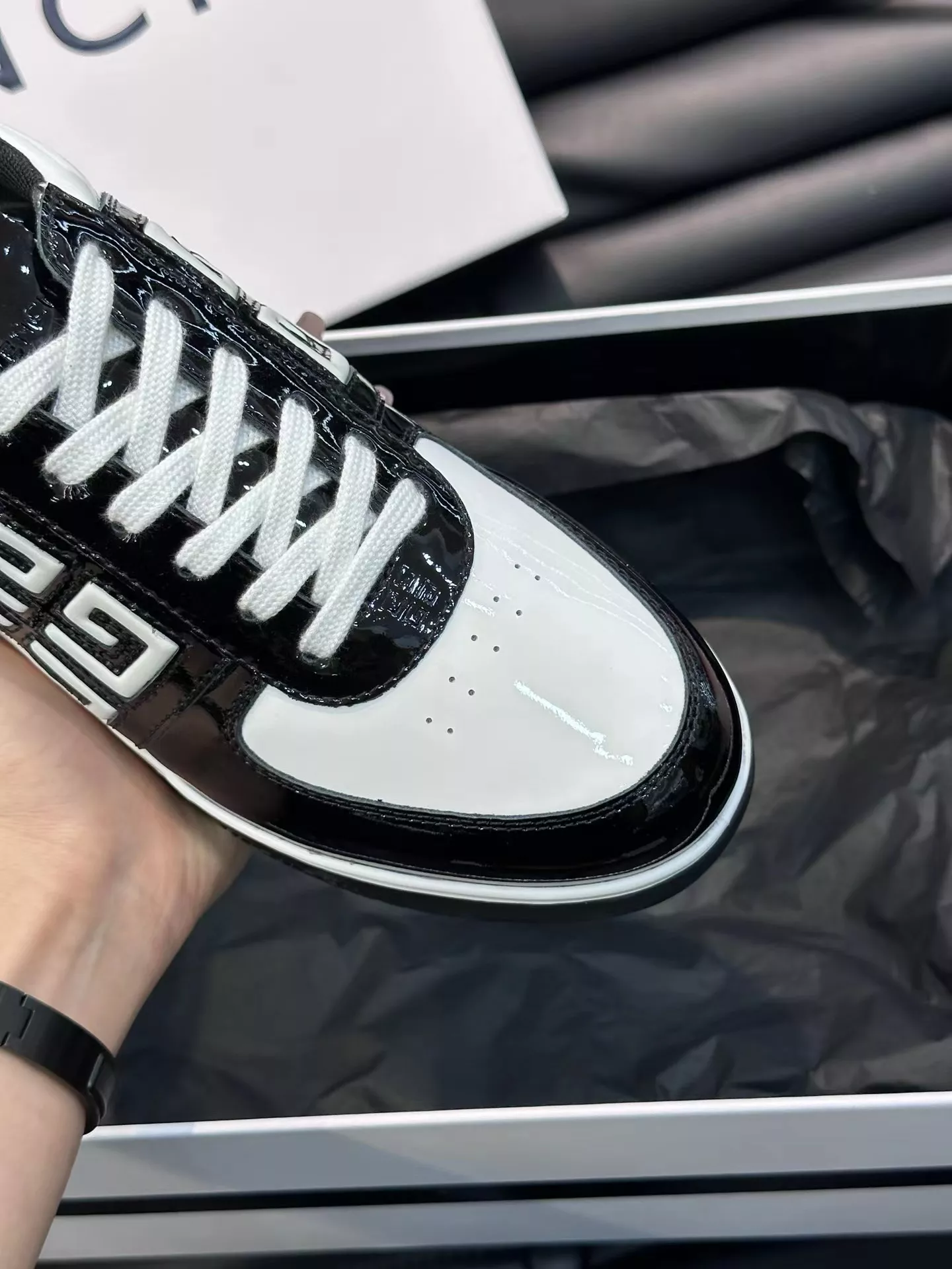 Givenchy Casual Shoes For Men Resilient 7635