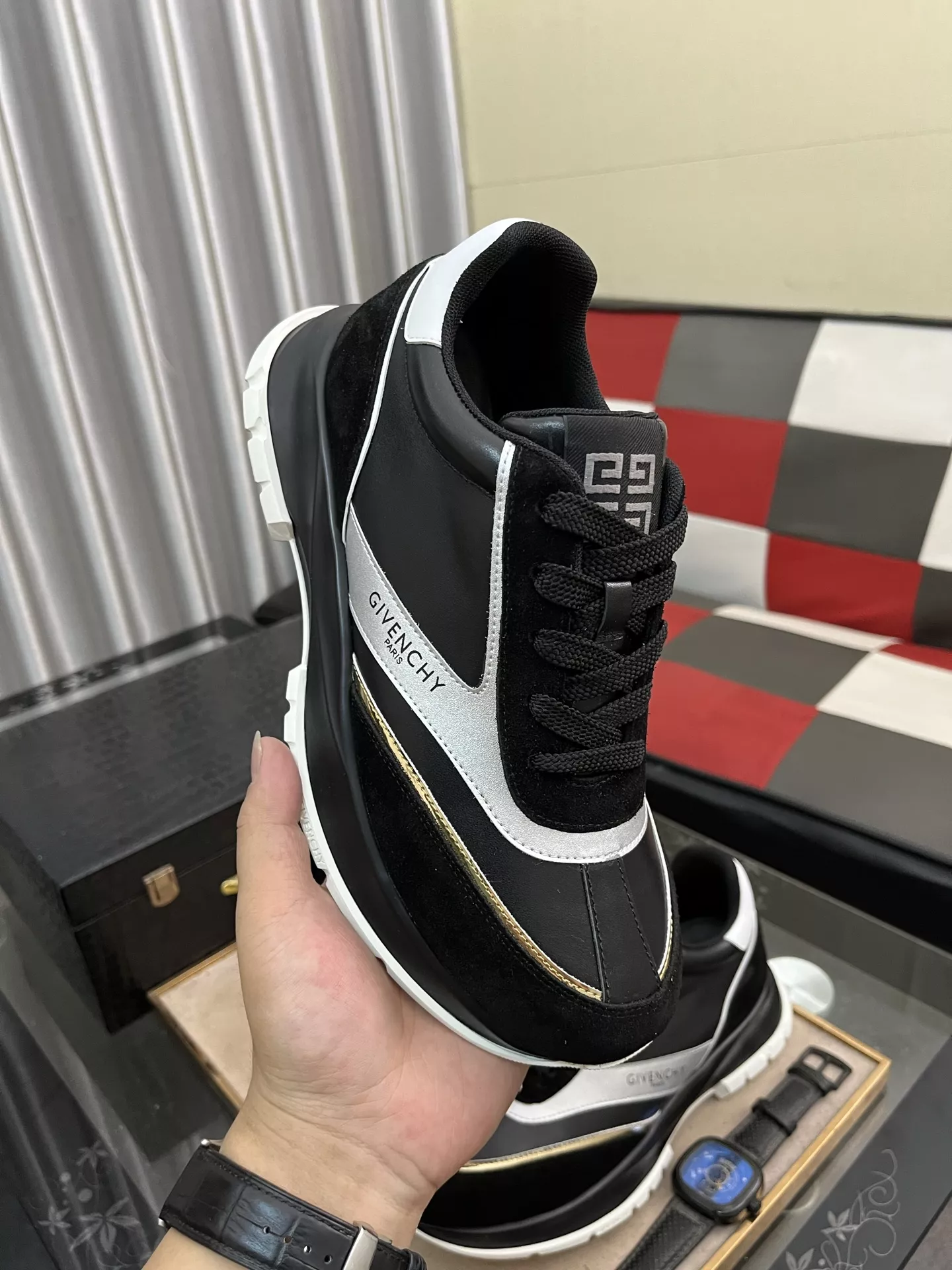 Givenchy Casual Shoes For Men Sleek 8015