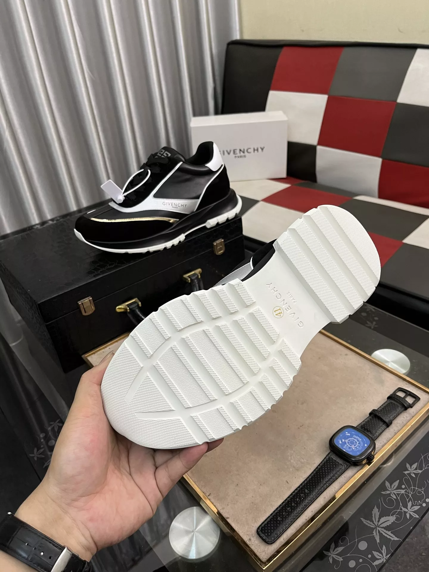 Givenchy Casual Shoes For Men Sleek 8015