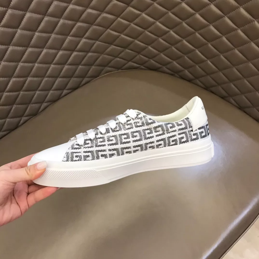 Givenchy Casual Shoes For Men Sophisticated 2125