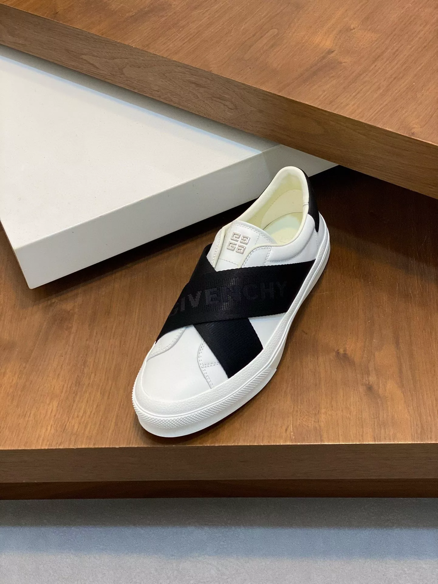 Givenchy Casual Shoes For Men Sophisticated 6996
