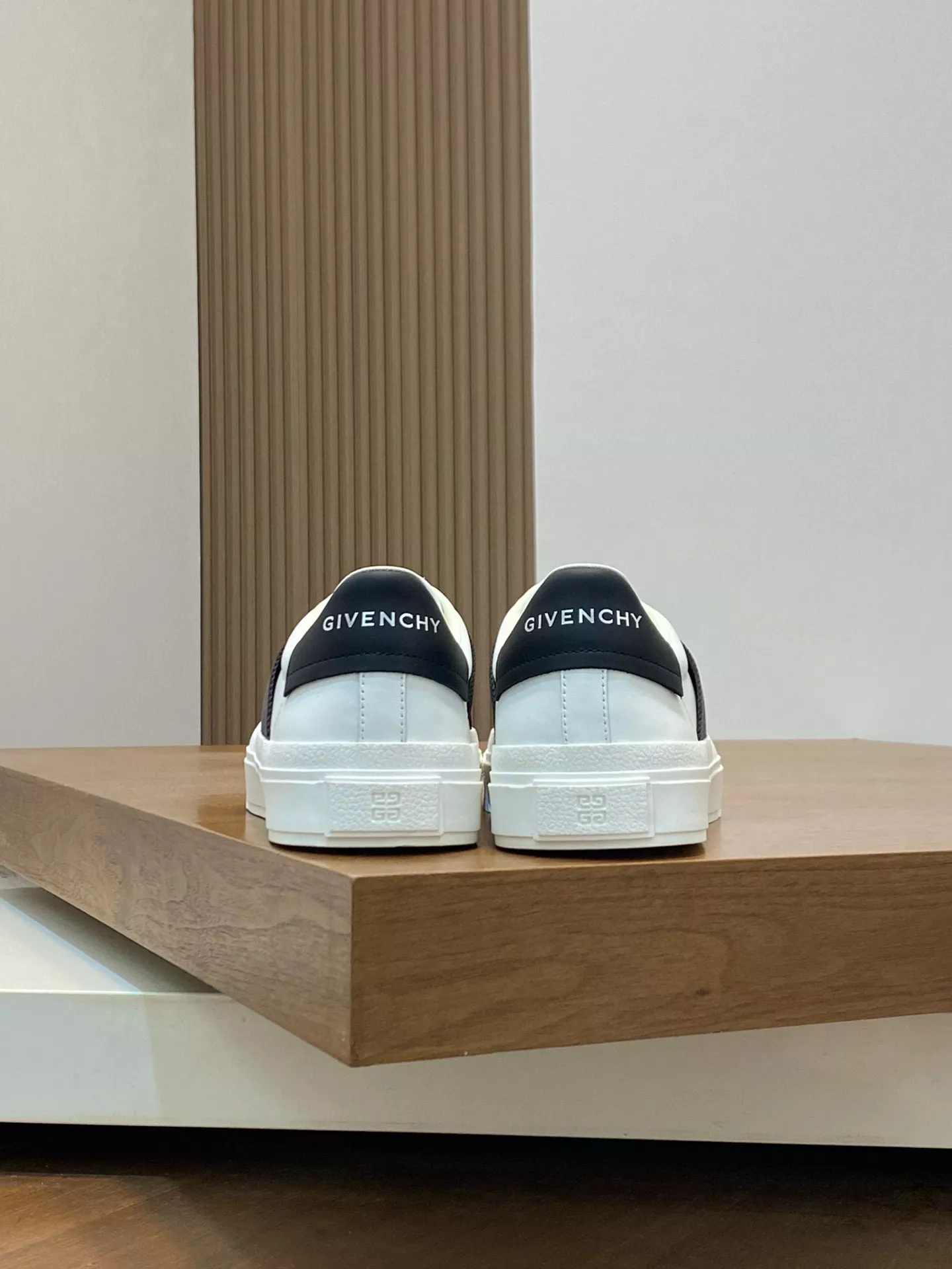 Givenchy Casual Shoes For Men Sophisticated 6996