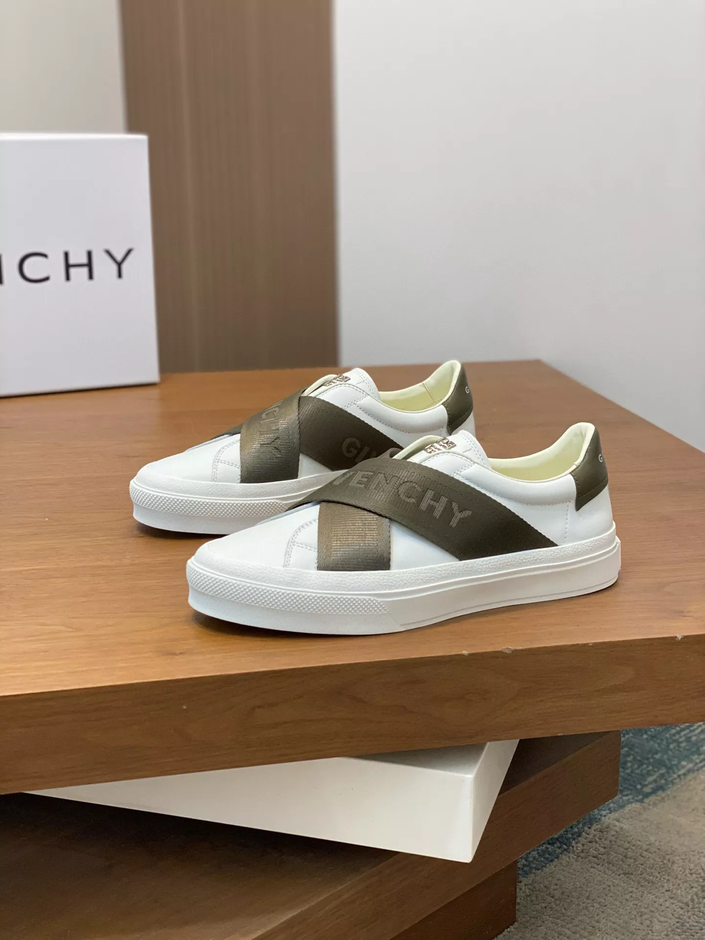 Givenchy Casual Shoes For Men Timeless 7897