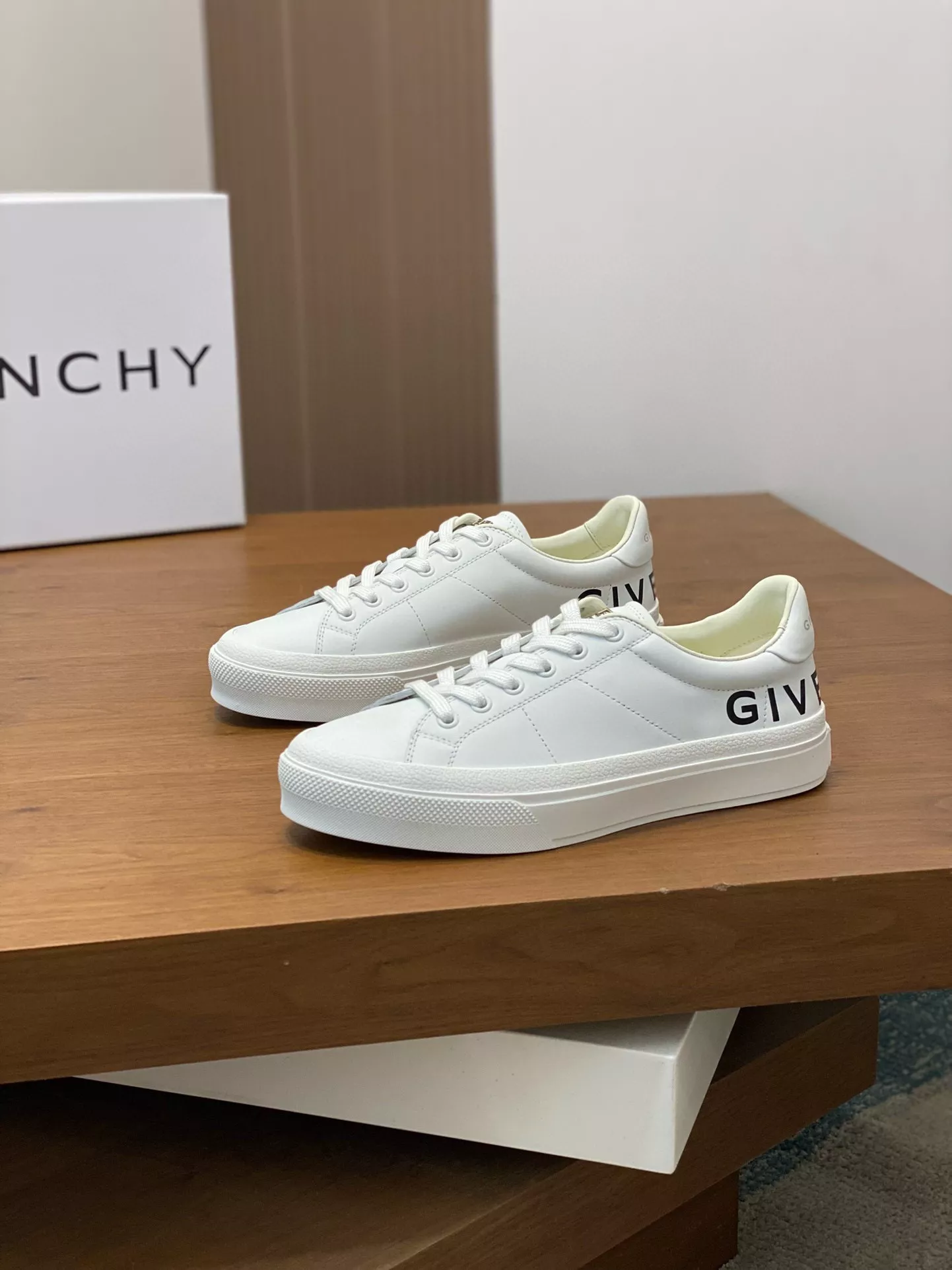 Givenchy Casual Shoes For Men Trendsetting 3301
