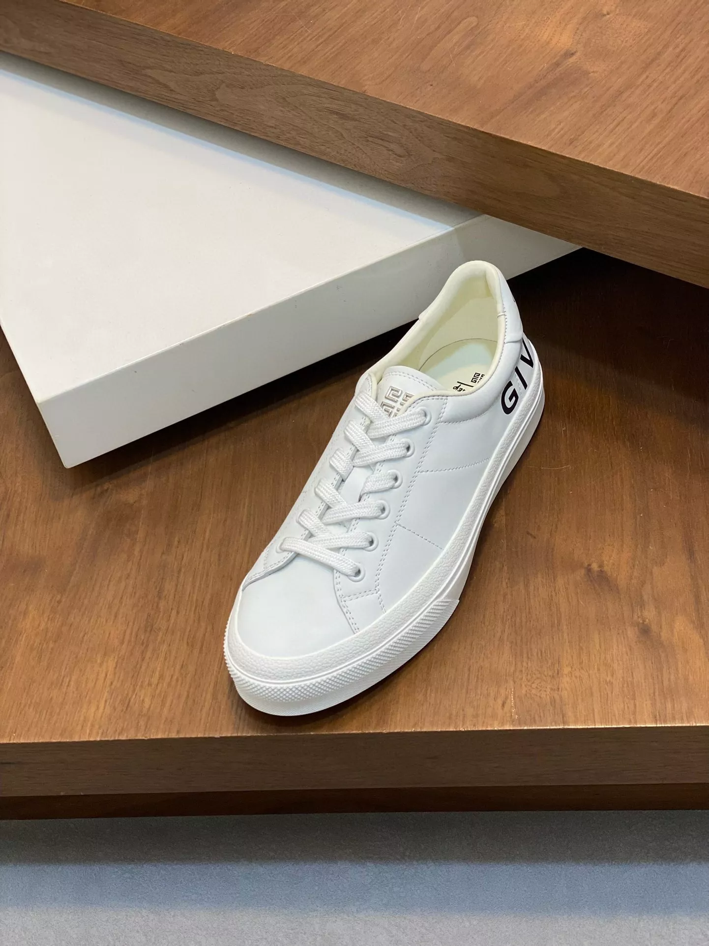 Givenchy Casual Shoes For Men Trendsetting 3301