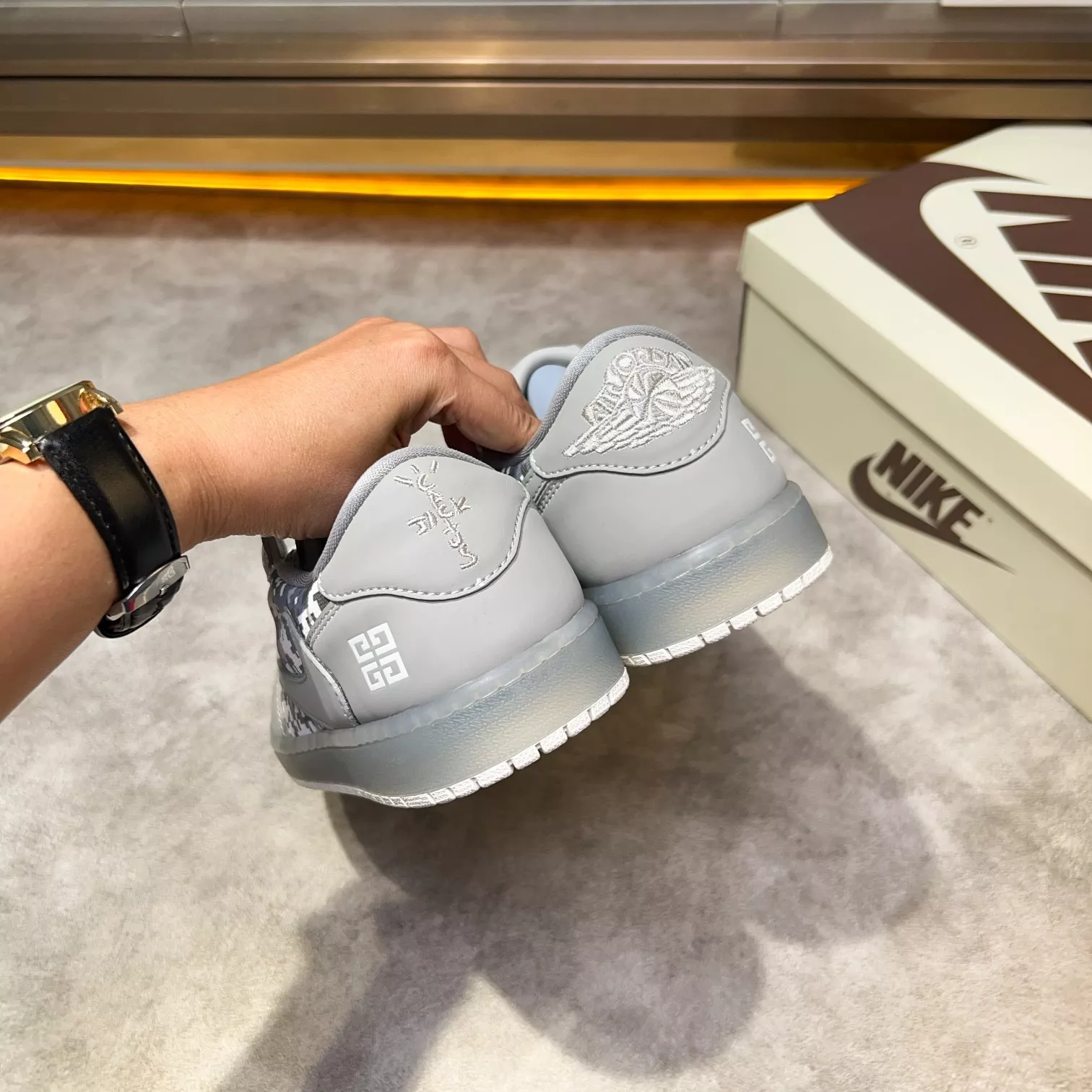 Givenchy Casual Shoes For Men Trendsetting 3397
