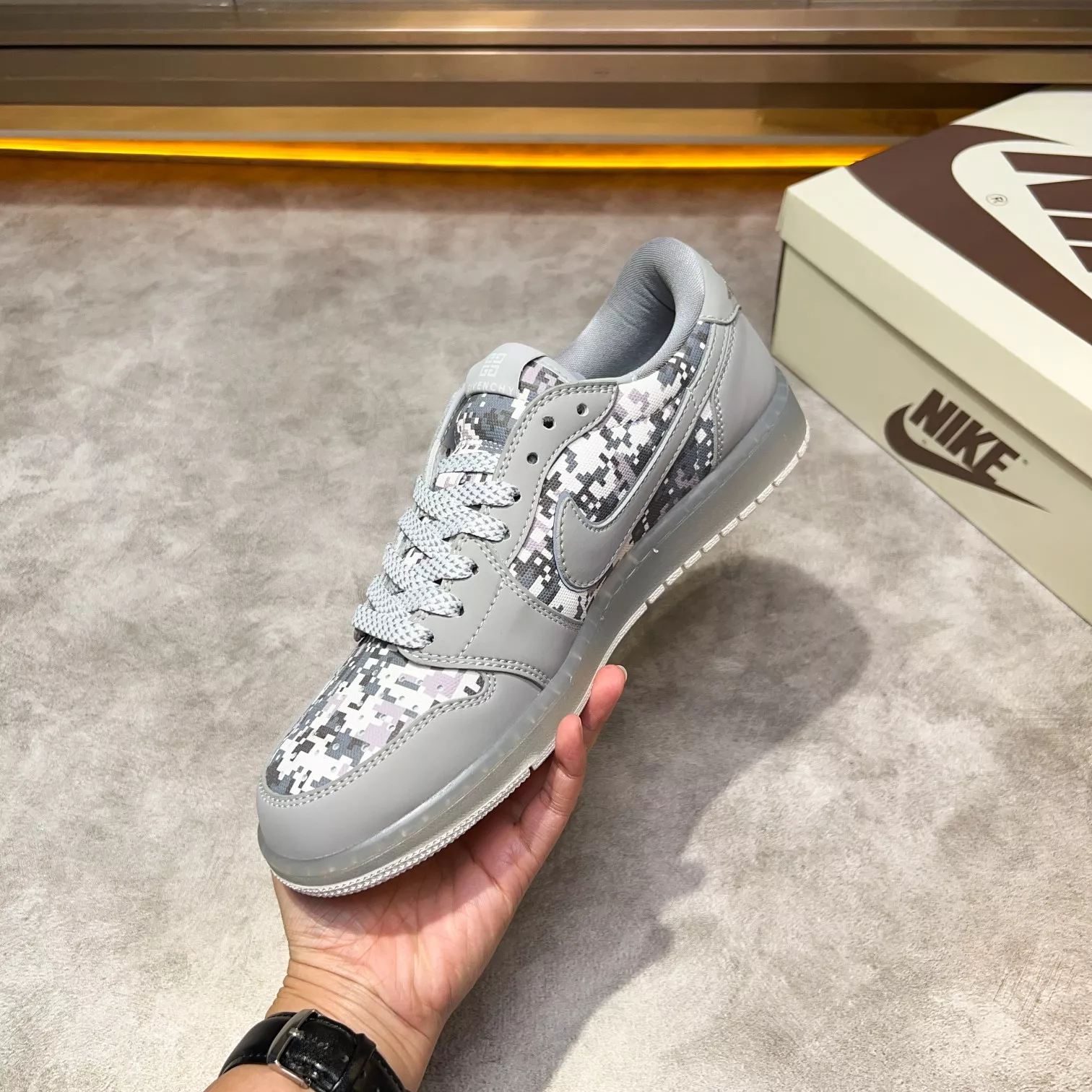 Givenchy Casual Shoes For Men Trendsetting 3397