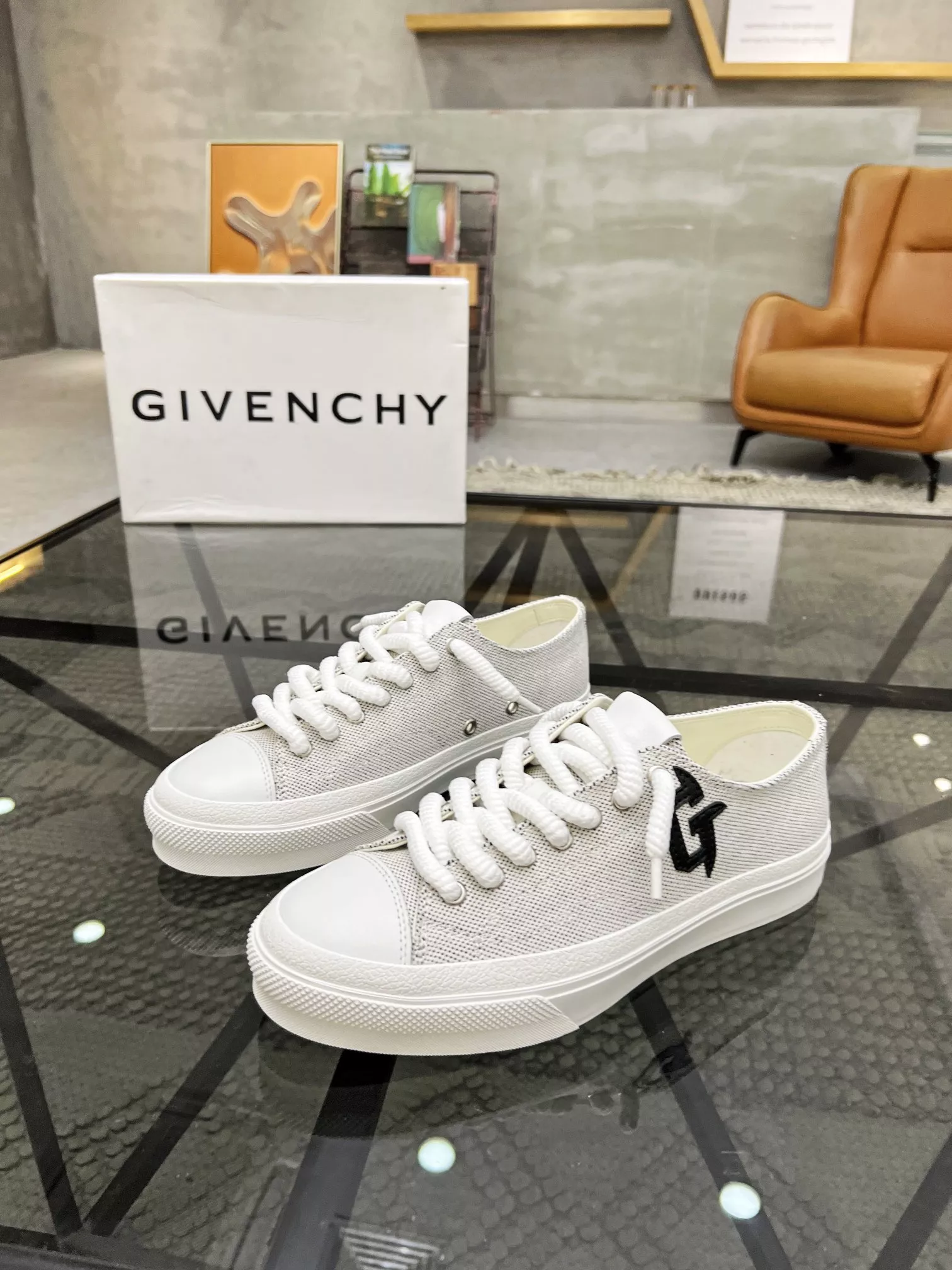 Givenchy Casual Shoes For Women EyeCatching 8641