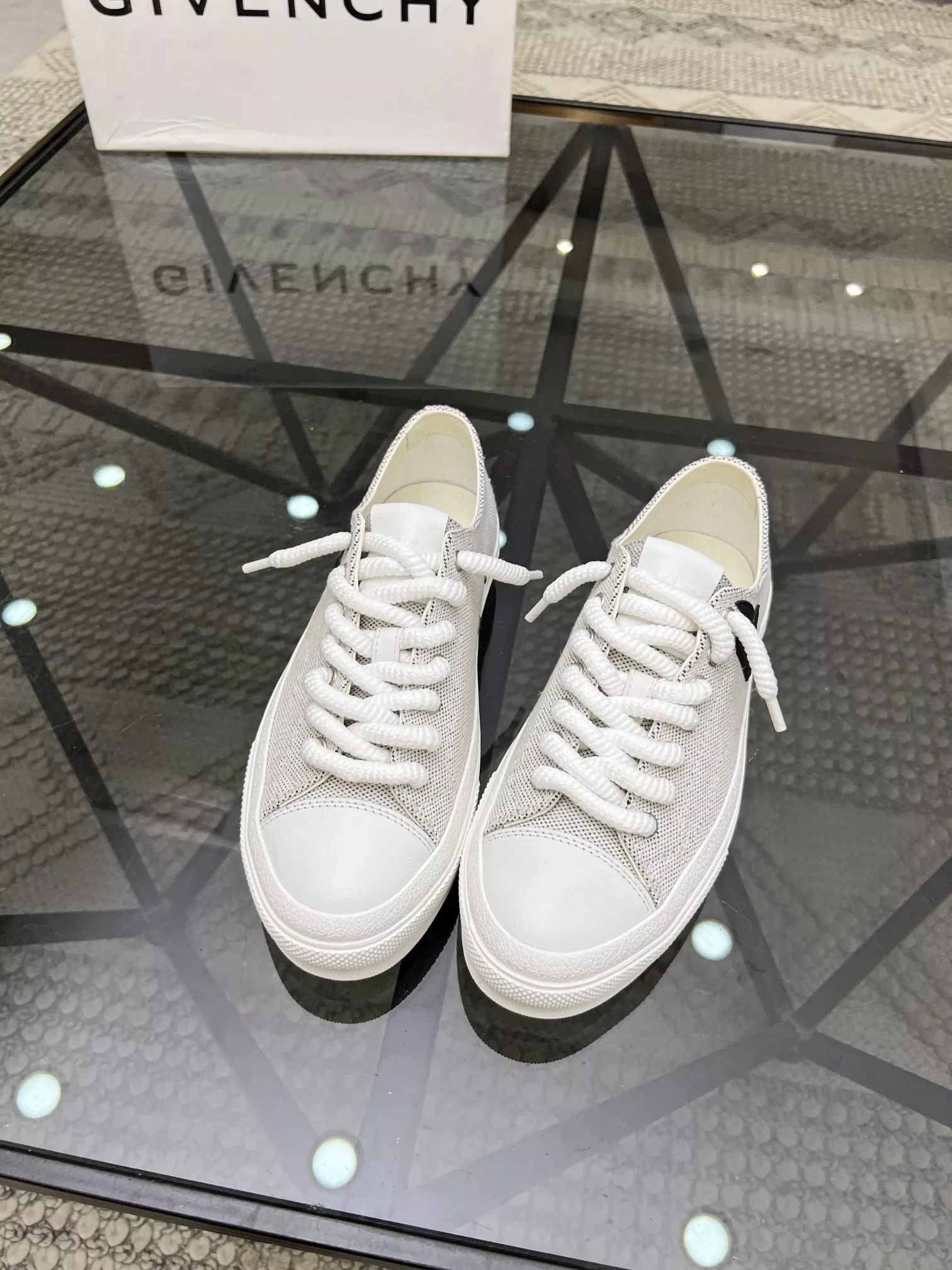 Givenchy Casual Shoes For Women EyeCatching 8641
