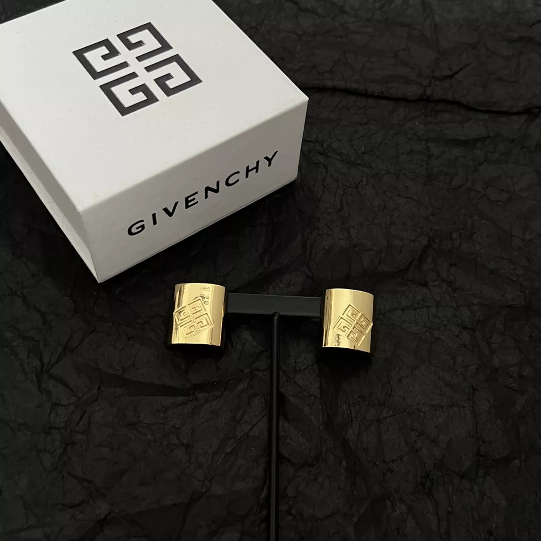 Givenchy Earrings For Women Sleek 7077