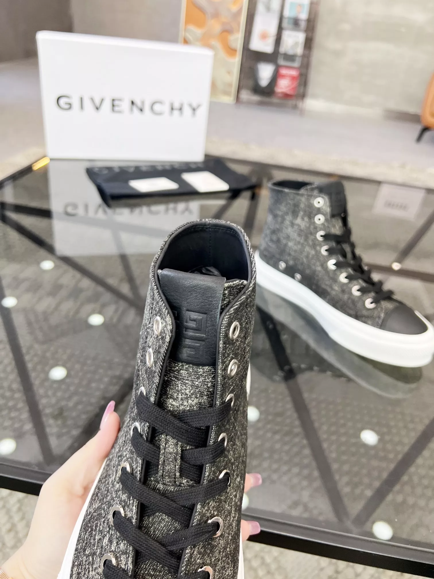 Givenchy High Tops Shoes For Men Durable 1250