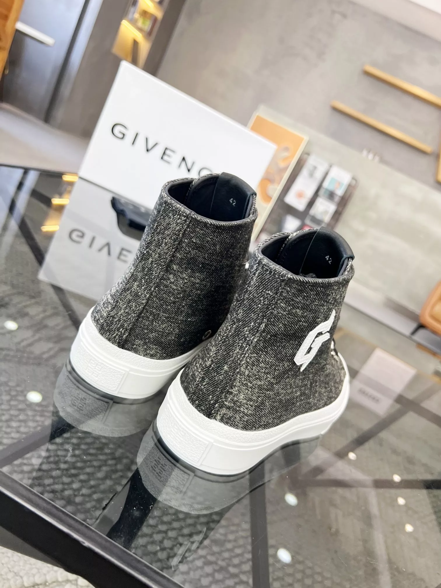 Givenchy High Tops Shoes For Men Durable 1250
