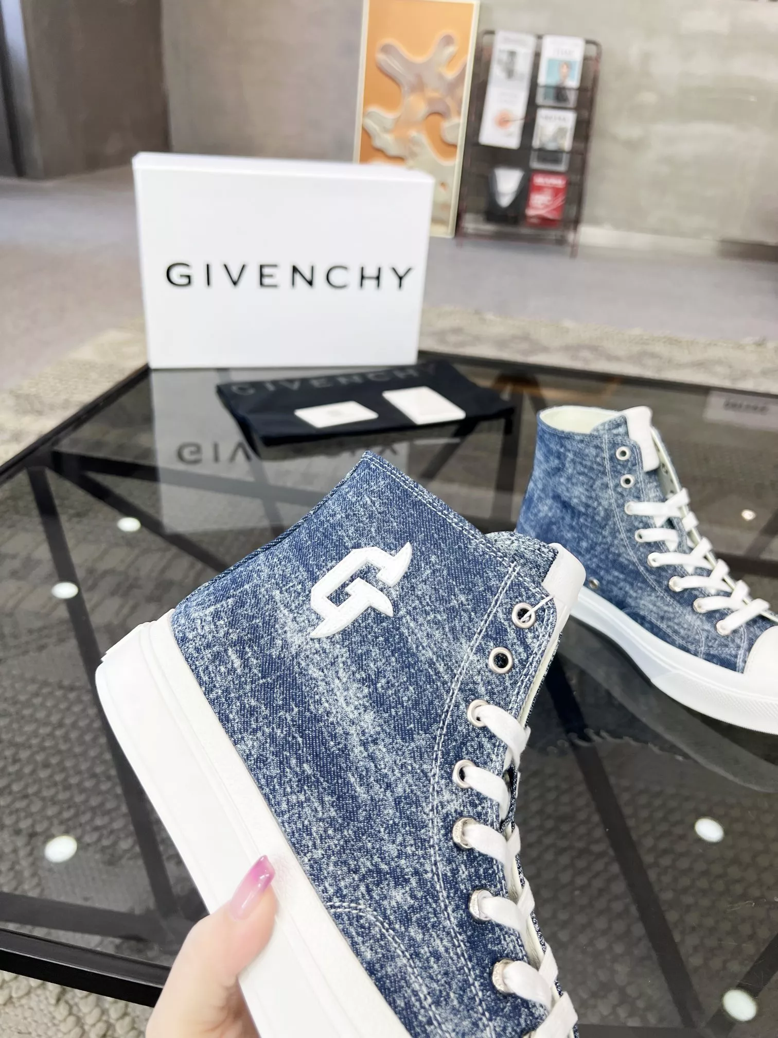 Givenchy High Tops Shoes For Men Sleek 5410