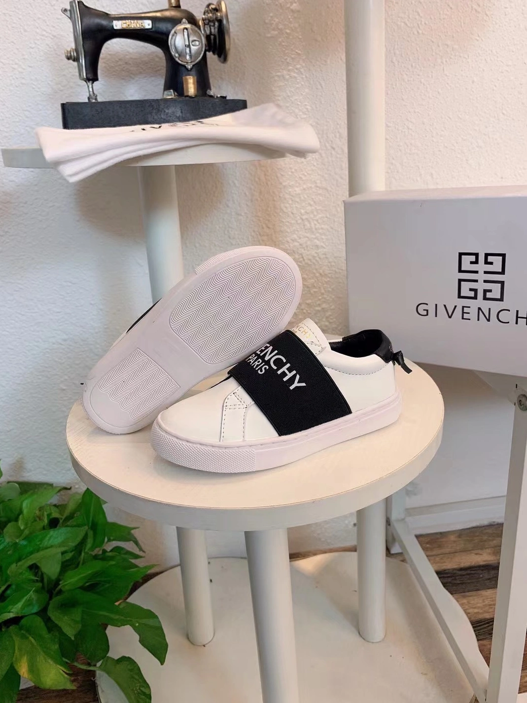 Givenchy Kids Shoes For Kids Classic 8202