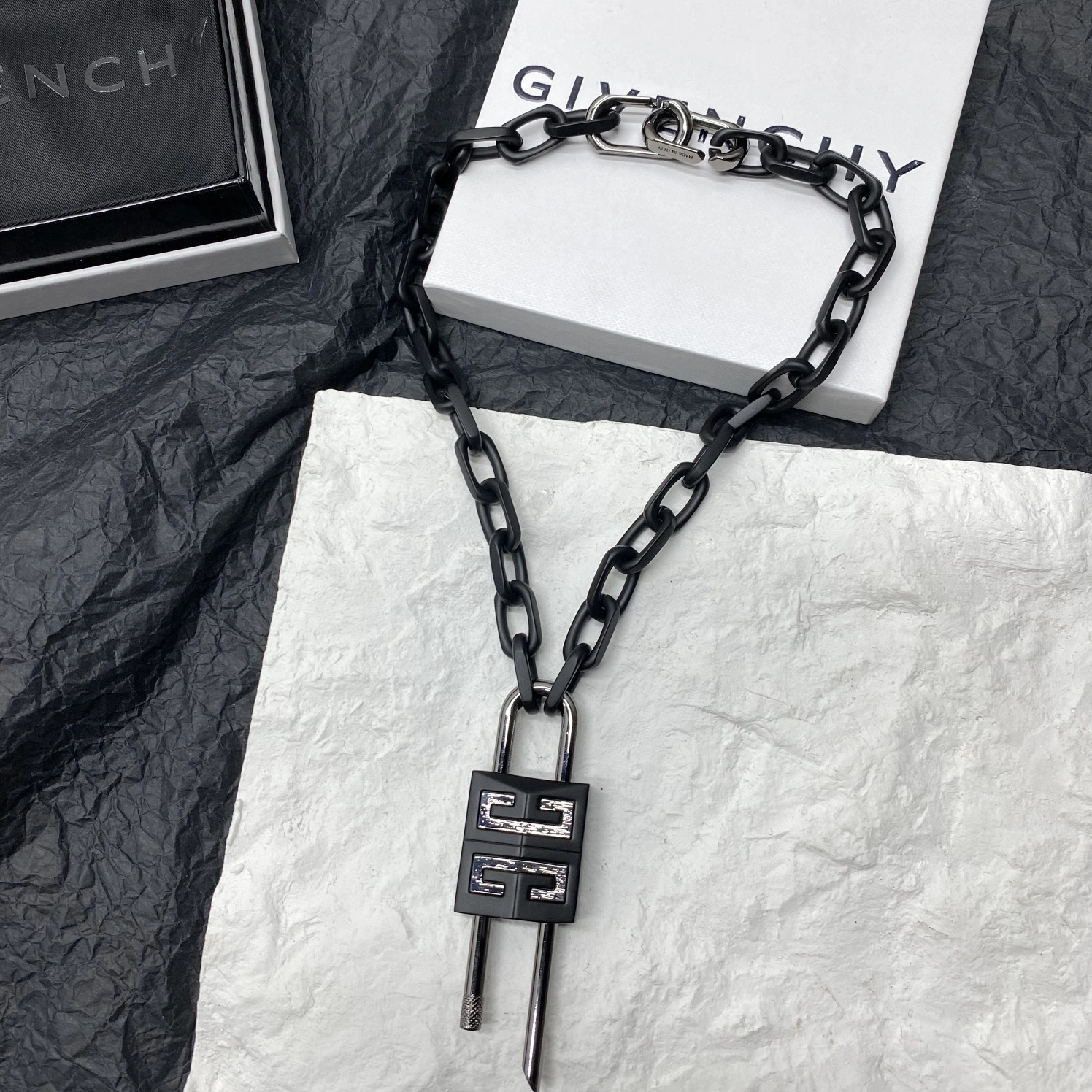 Givenchy Necklace Unique 569