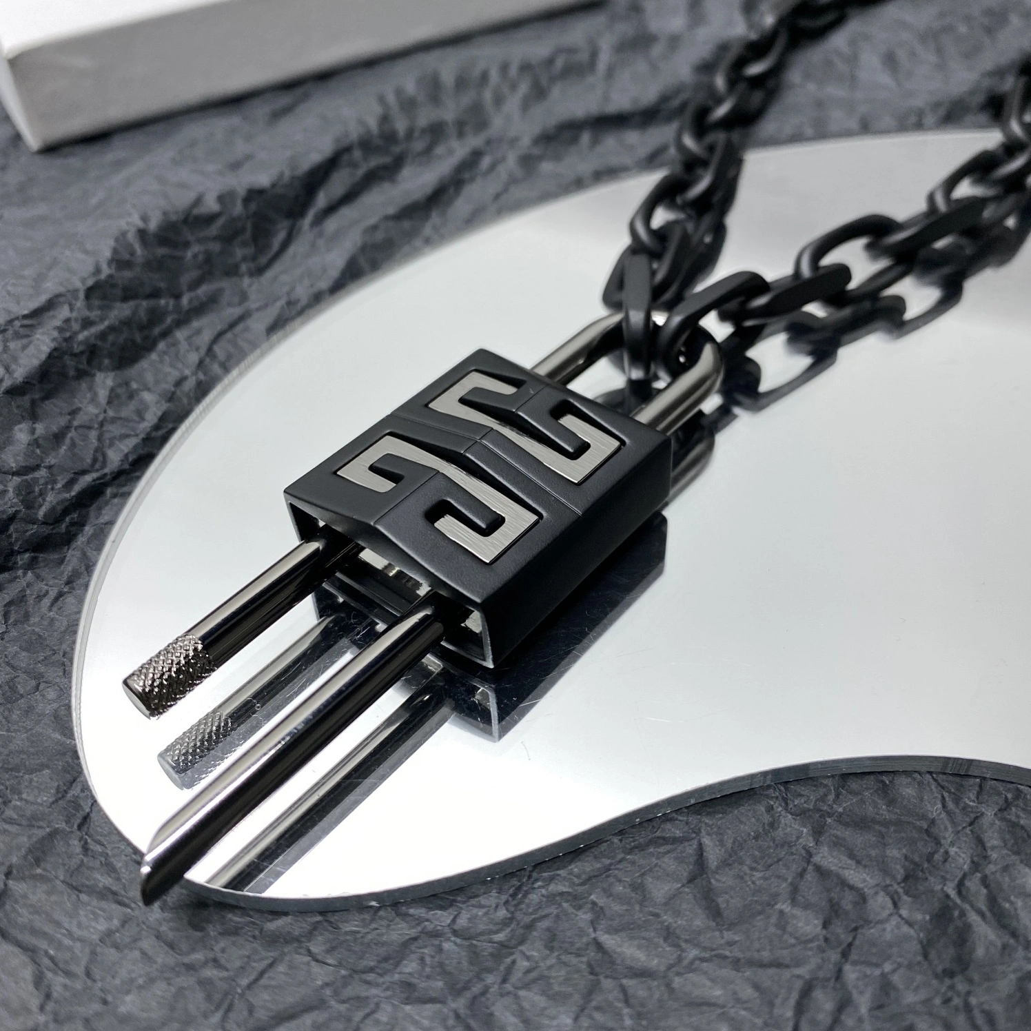 Givenchy Necklace Unique 569