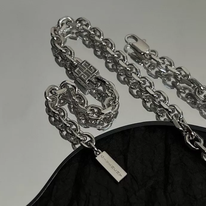 Givenchy Necklaces Modern 6418