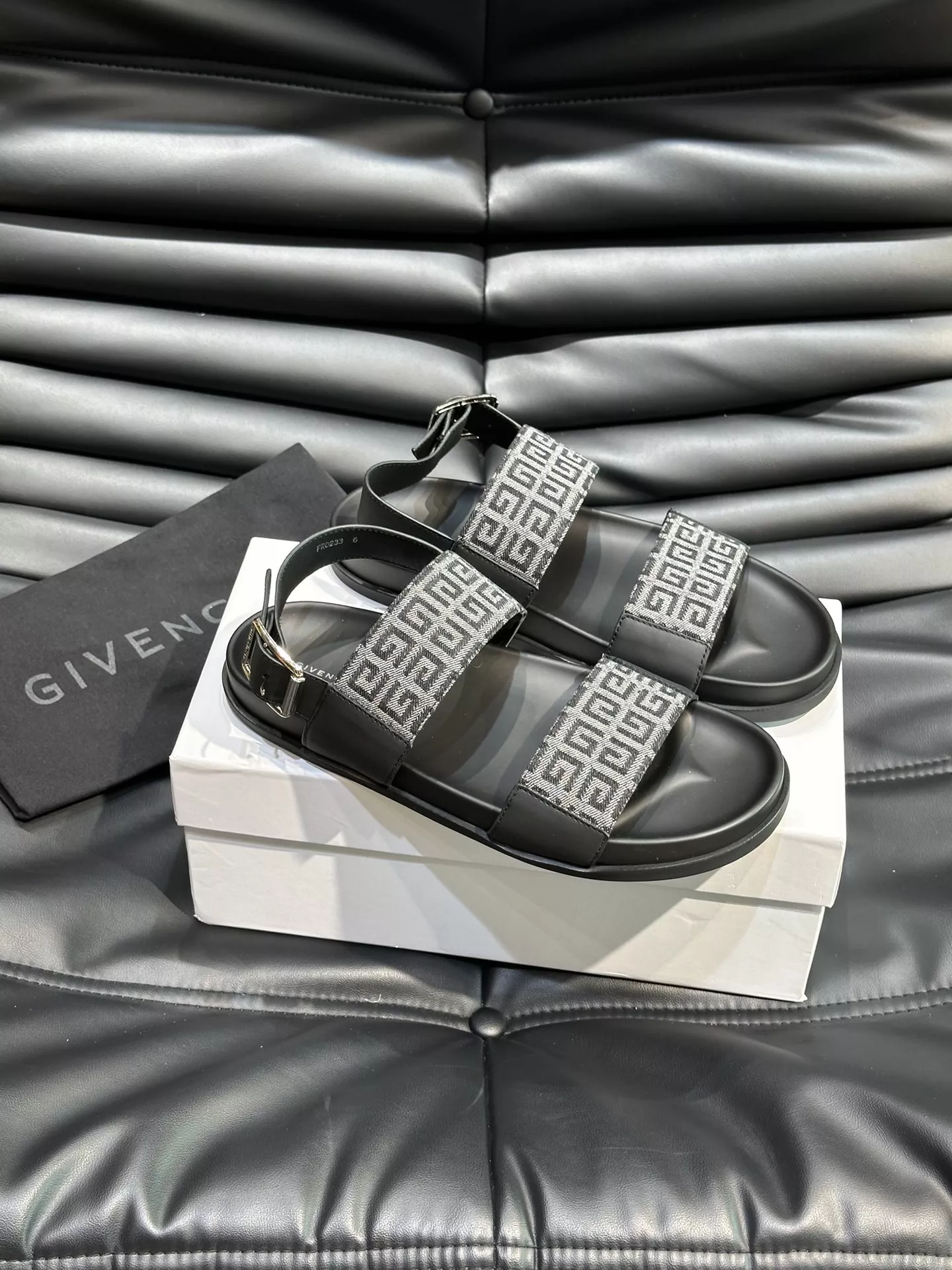 Givenchy Sandal For Men Versatile 5638