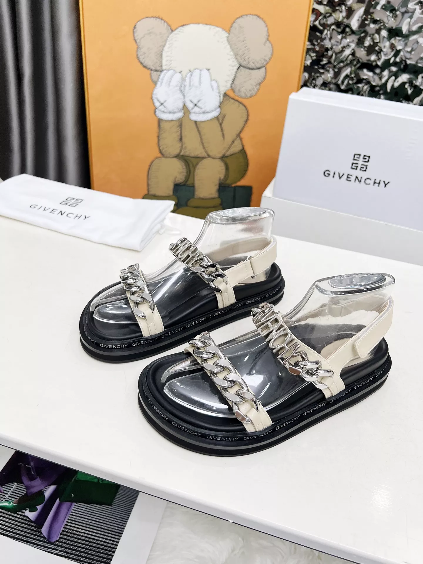 Givenchy Sandal For Women AllSeason 1884