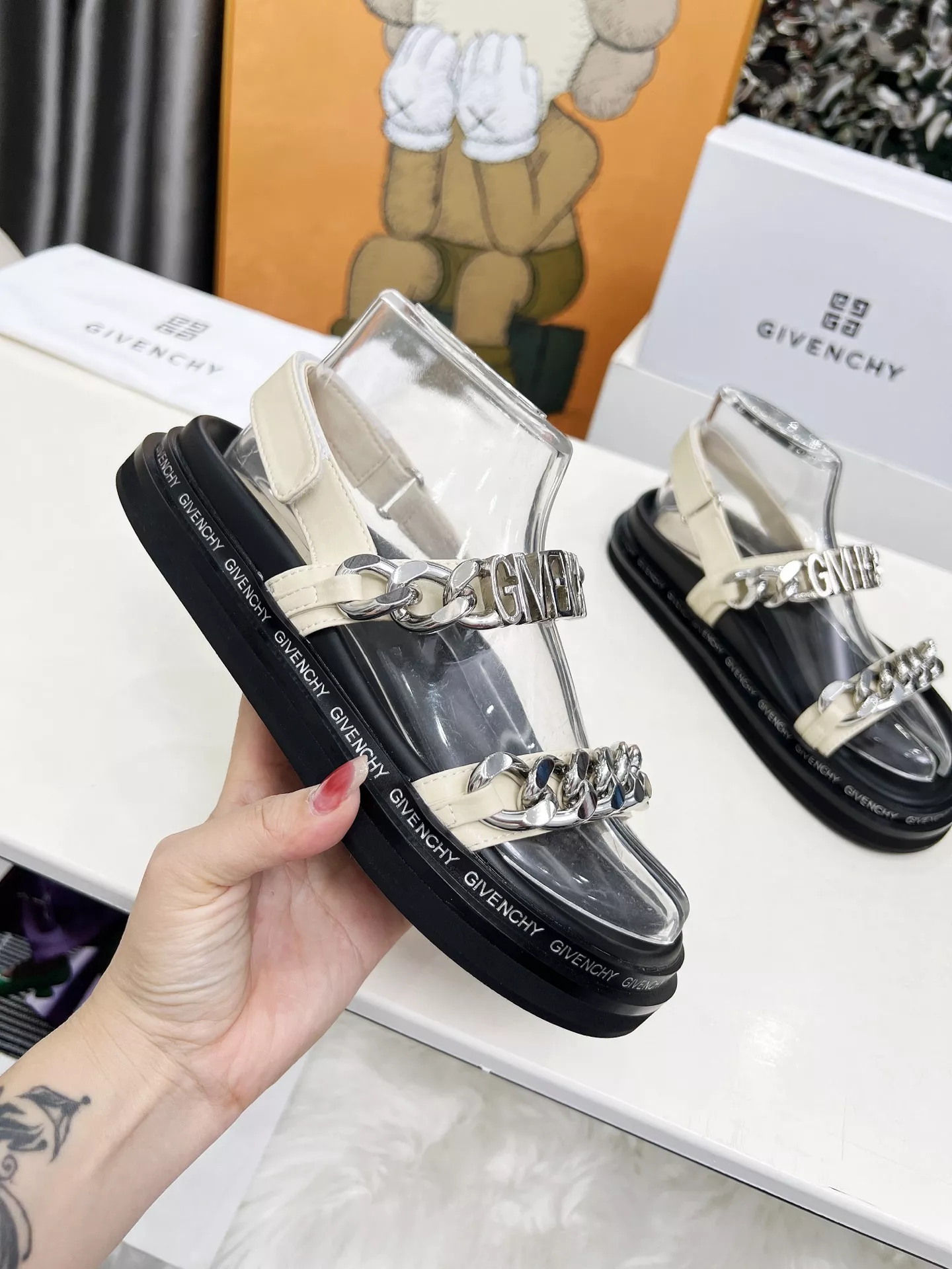 Givenchy Sandal For Women AllSeason 1884