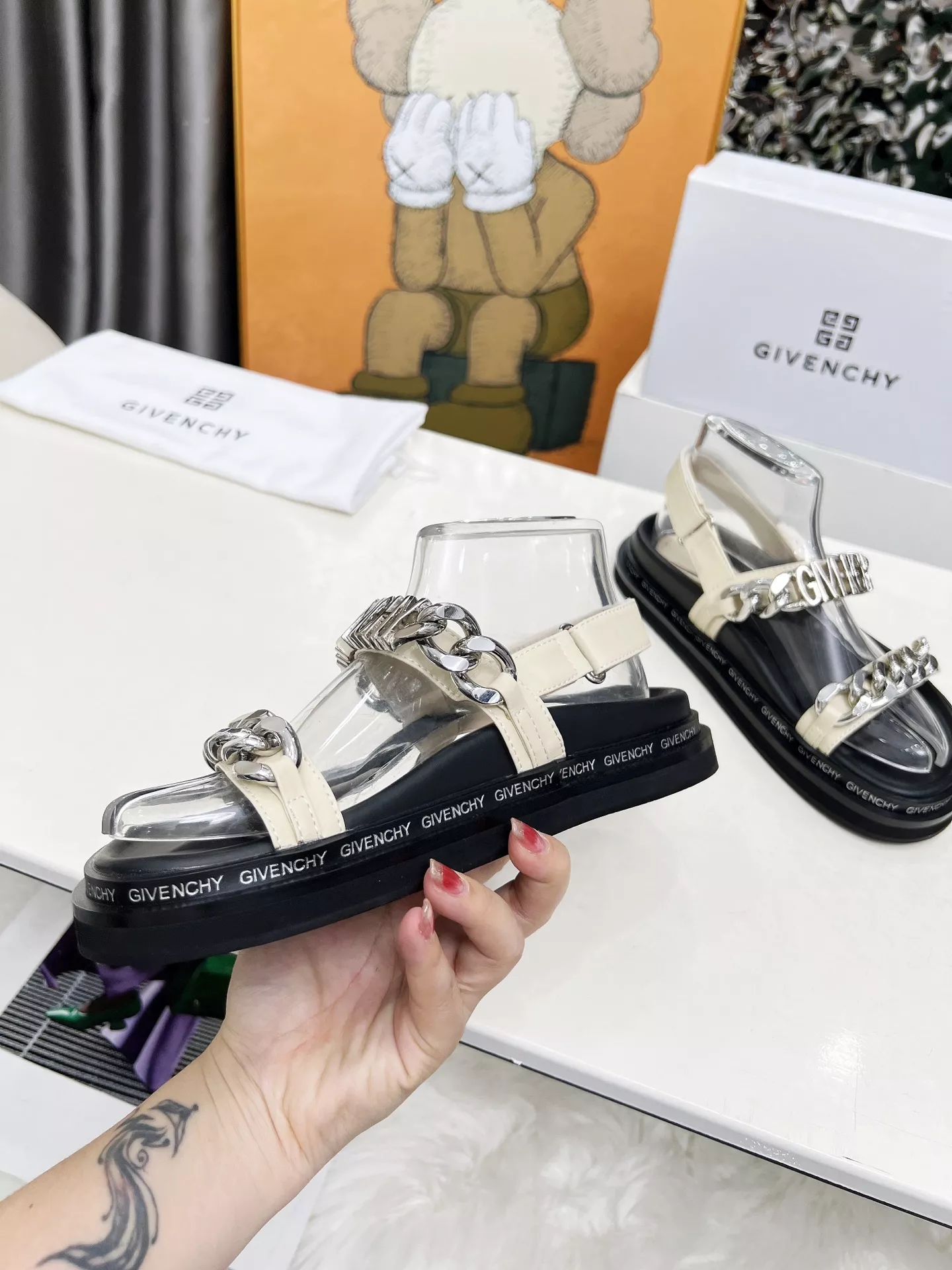 Givenchy Sandal For Women AllSeason 1884