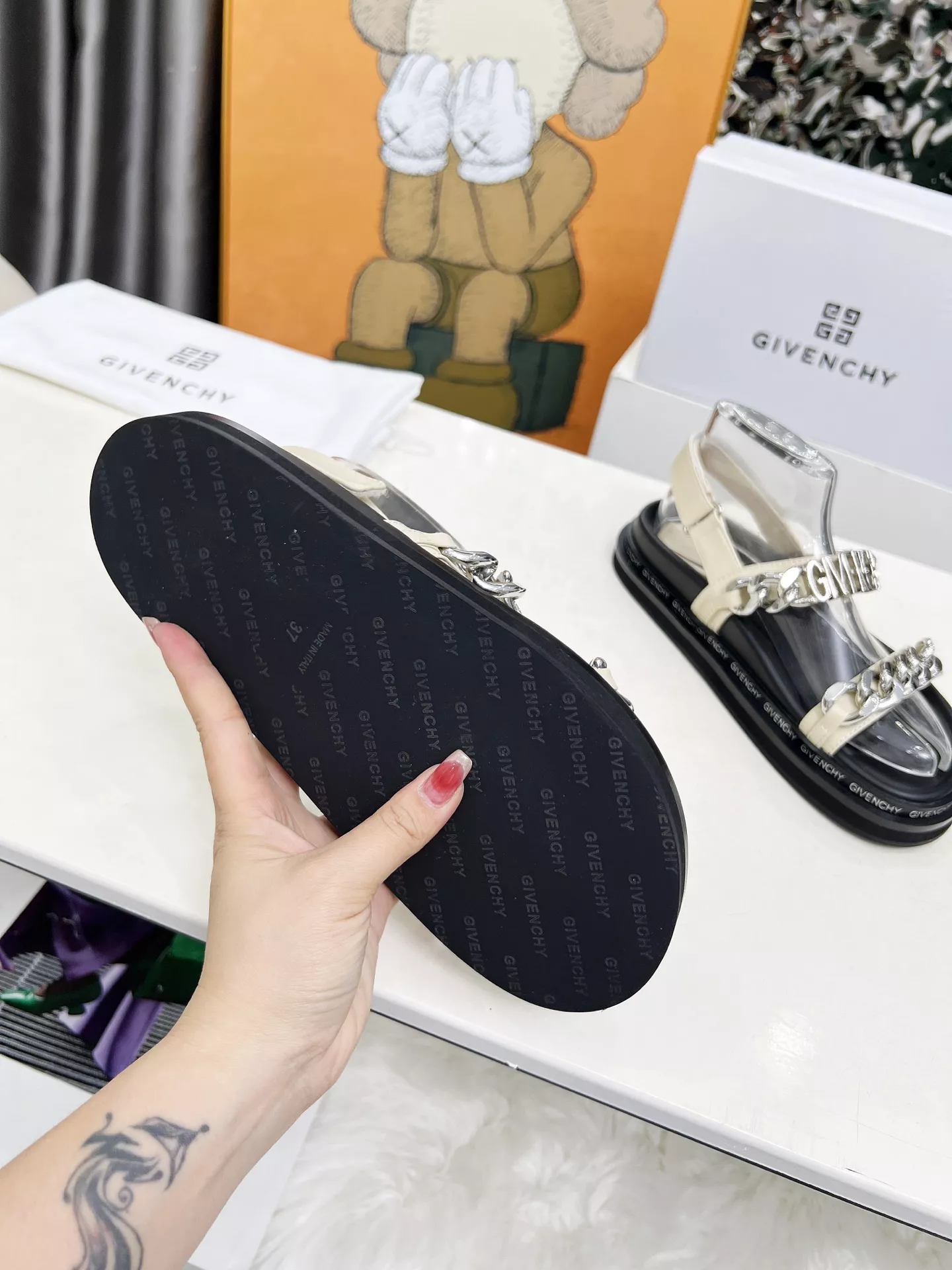 Givenchy Sandal For Women AllSeason 1884
