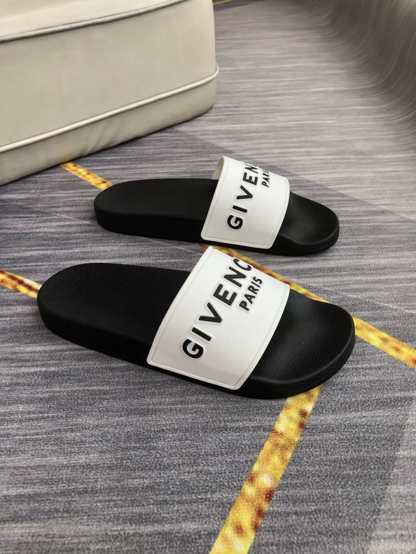 Givenchy Slippers For Men Comfortable 2661