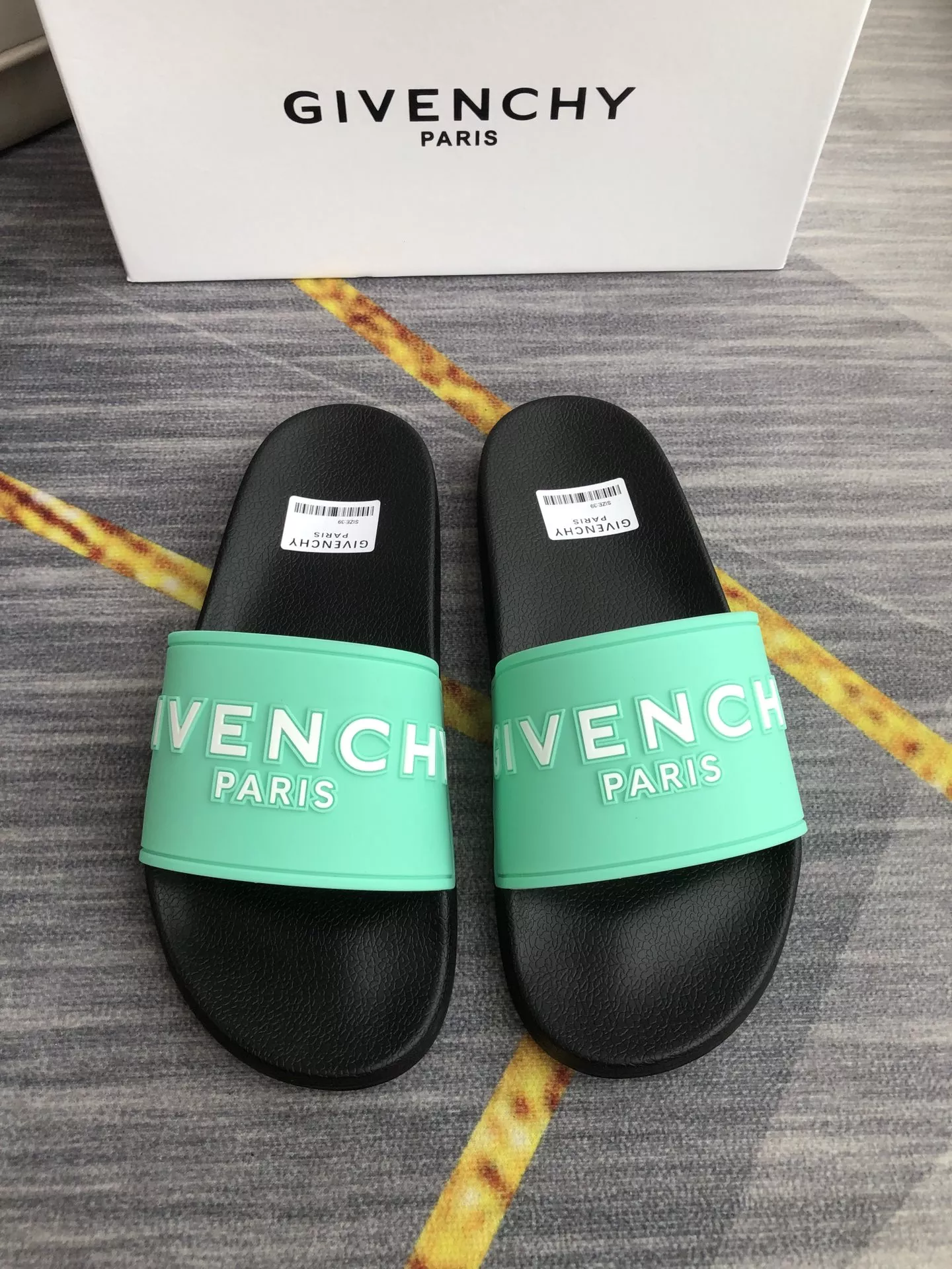 Givenchy Slippers For Men EasyMatch 1521